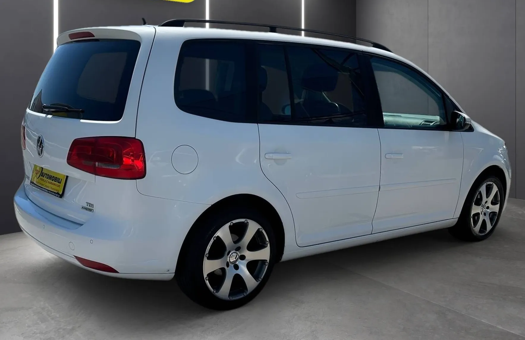 Zunanja slika - VW Touran - 1.6 TDI MOŽNOST FINANCIRANJA BREZ POLOGA - 9