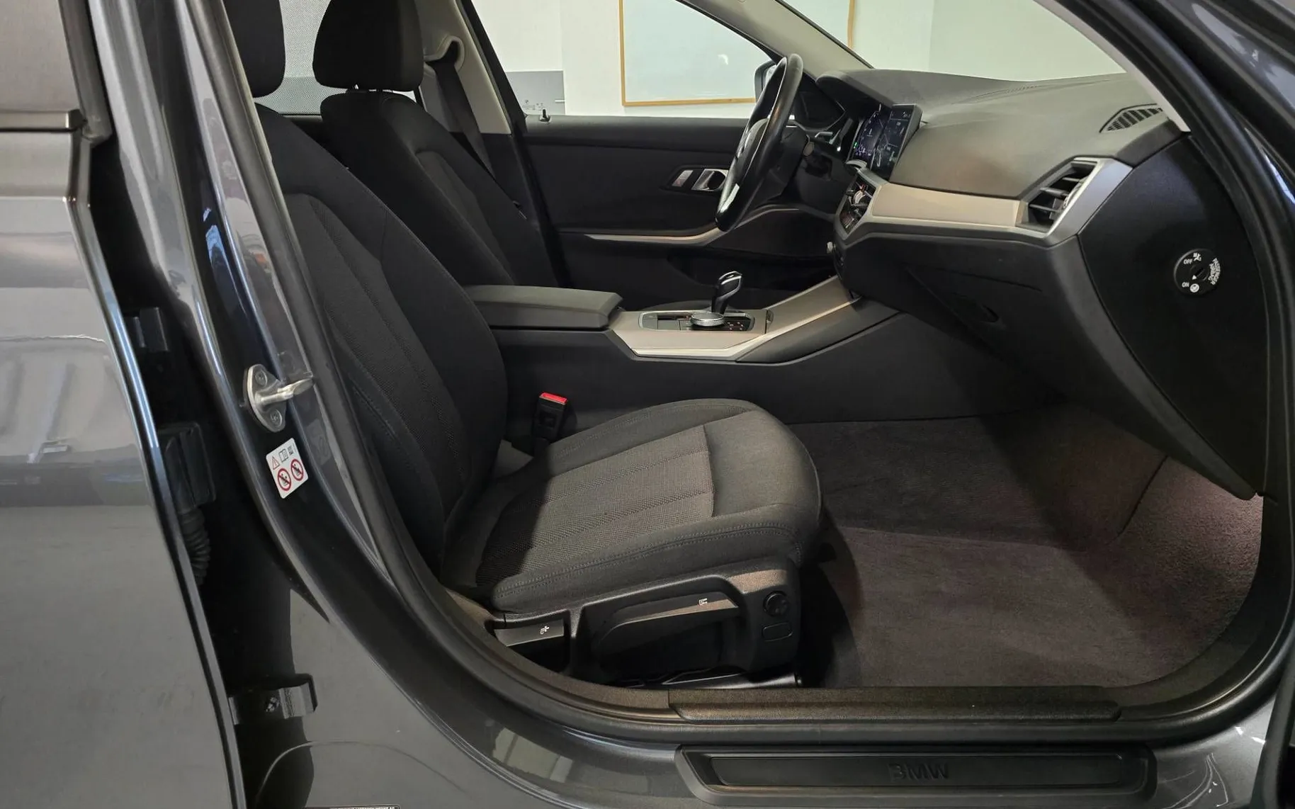 Notranja slika - BMW serija 3 Touring: - 320d Touring Advantage Avt- Laser.asist.HiFi.ALU18 - 16