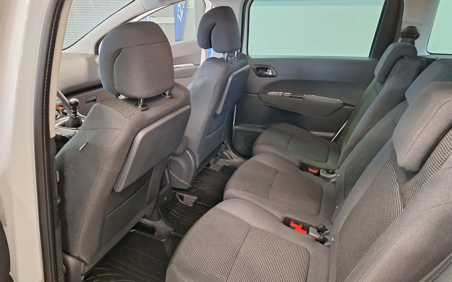 Zunanja slika - Peugeot 5008 - ACTIVE 1.6 HDI KREDIT BREZ POLOGA ODLIČNO OHRANJ - 6