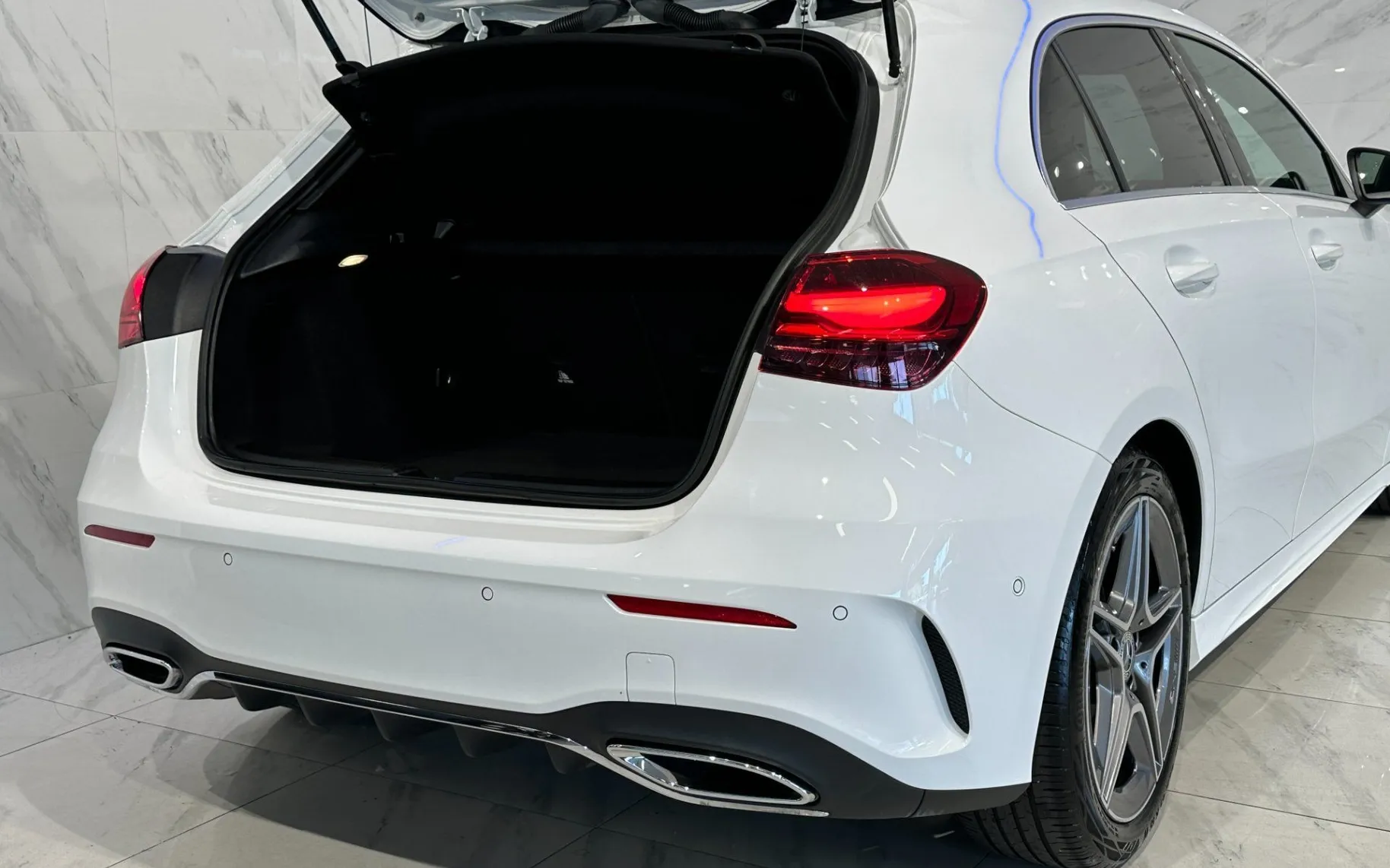 Notranja slika - Mercedes-Benz A-Razred - 200 AMG Line |Kamera|Navi|Gretje|SLO|1.Lastnik| - 7