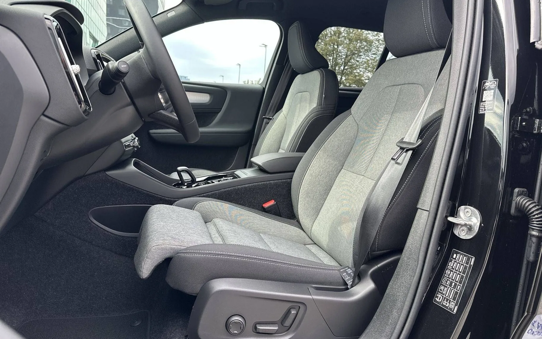 Notranja slika - Volvo XC40 - B3 P Plus Dark Avt. - 10