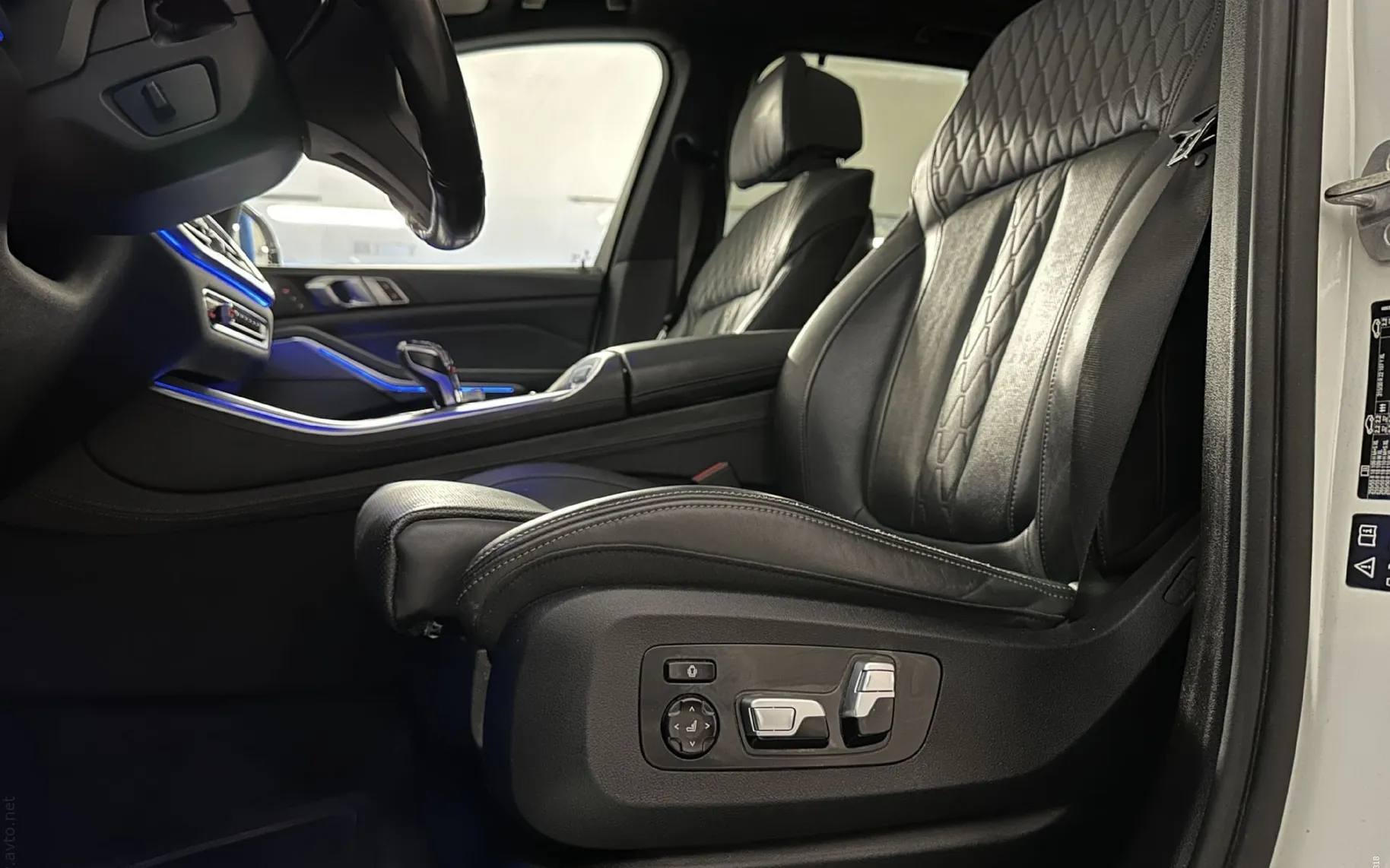 Notranja slika - BMW serija X5: - xDrive30d|M|Laser|Zračno|SoftC|SkyL|Hlaj|Masaža| - 9