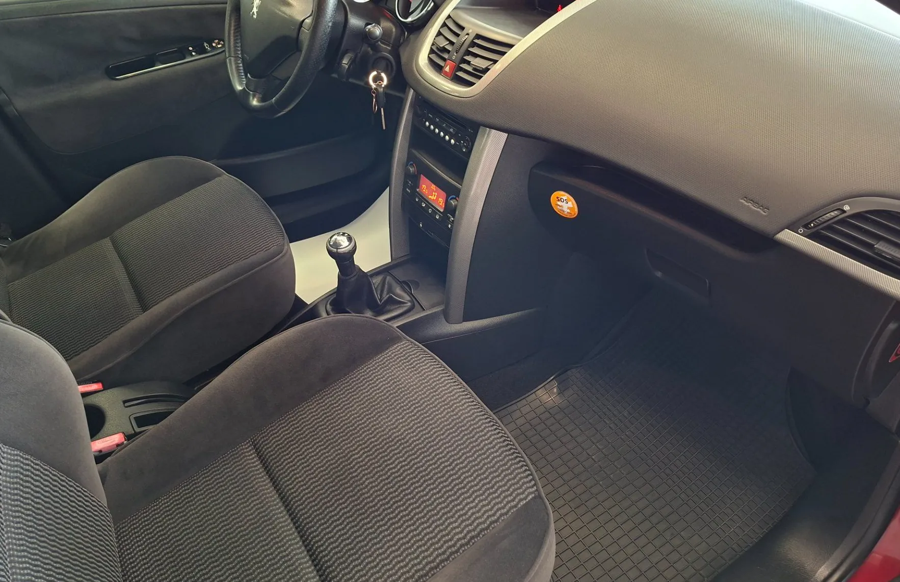 Zunanja slika - Peugeot 207 - Premium 1.4 16V-ODLIČEN-HITRI KREDIT- - 10
