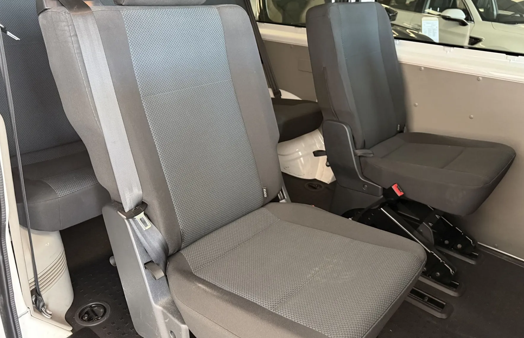 Zunanja slika - VW Transporter - T6 Kombi  7+1  2.0 TDI DSG - 10