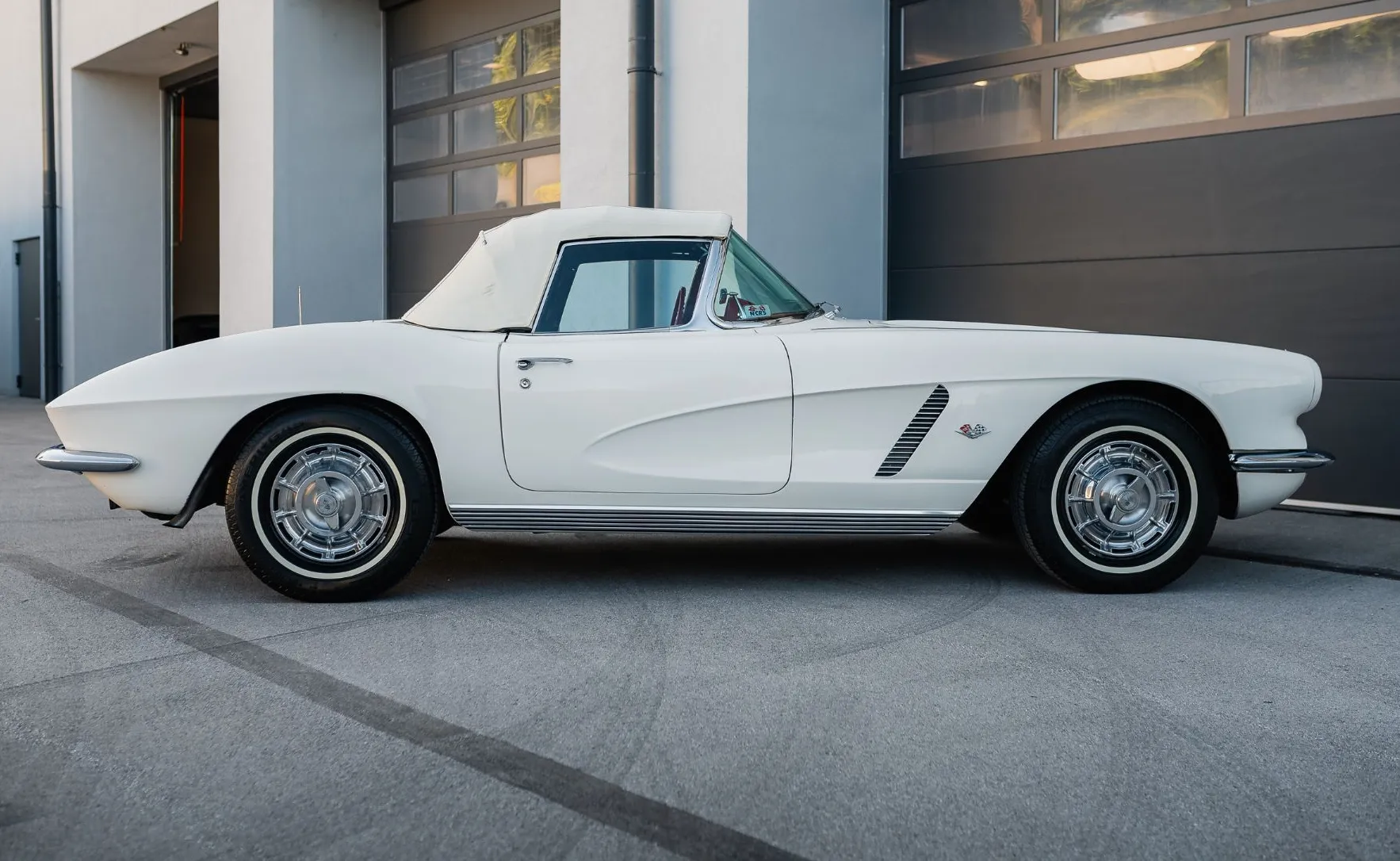 Zunanja slika - Chevrolet Corvette - C1 V8 5.4 atraktivna barvna kombinacija - 4