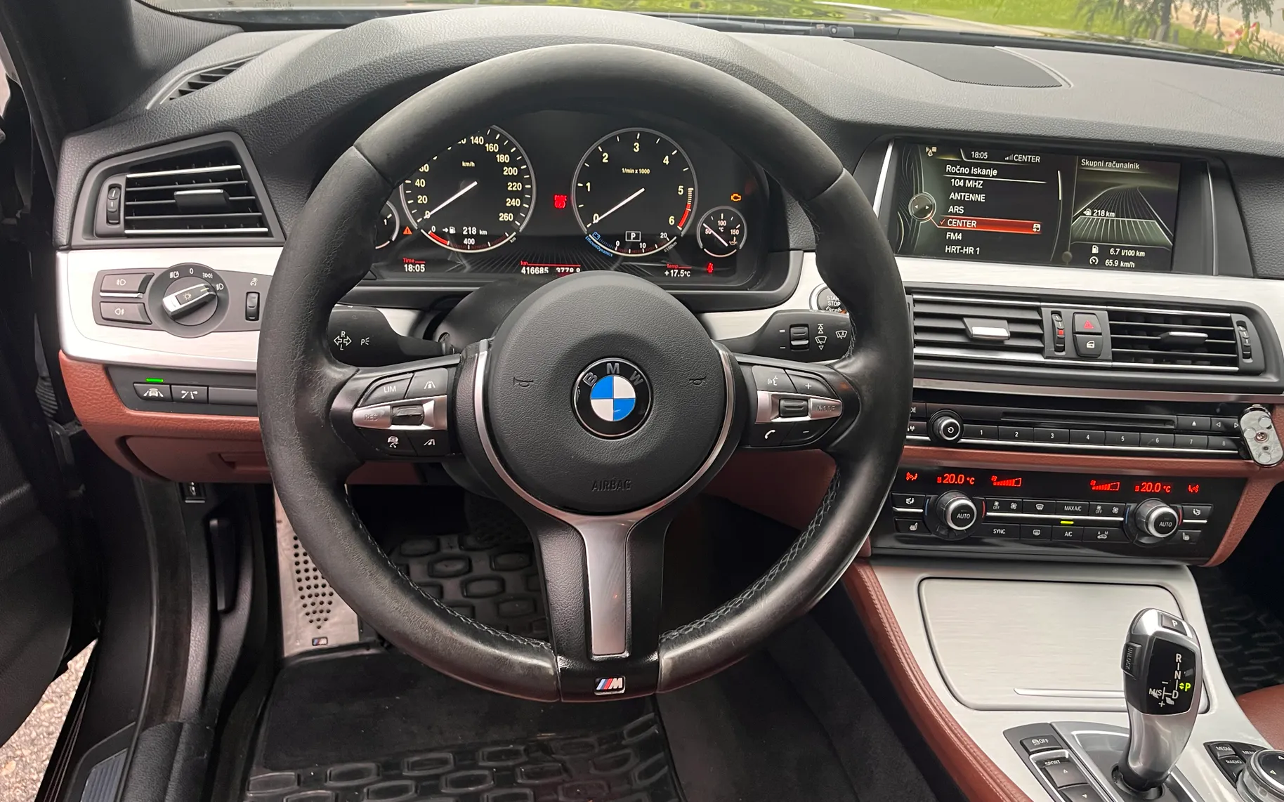 Notranja slika - BMW Serija 5 - 525d xDrive touring Avt. - 4