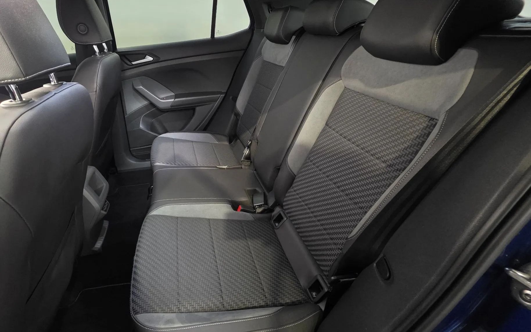 Zunanja slika - Volkswagen T-Cross - 1,0 TSI BMT R-Line 1.LAST SLO LED PDC ALU - 16
