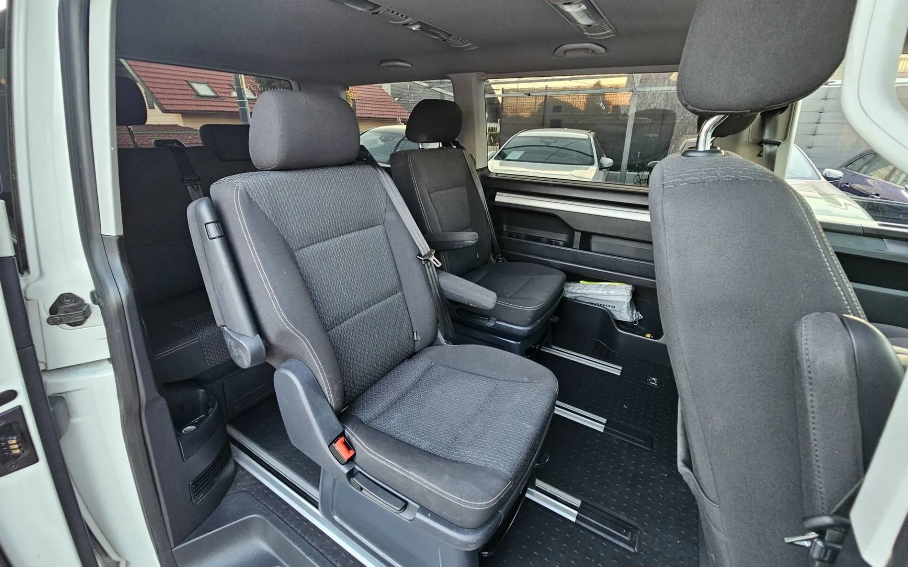 Notranja slika - Volkswagen Multivan - 2.0 TDI DMR Comfortline - 10