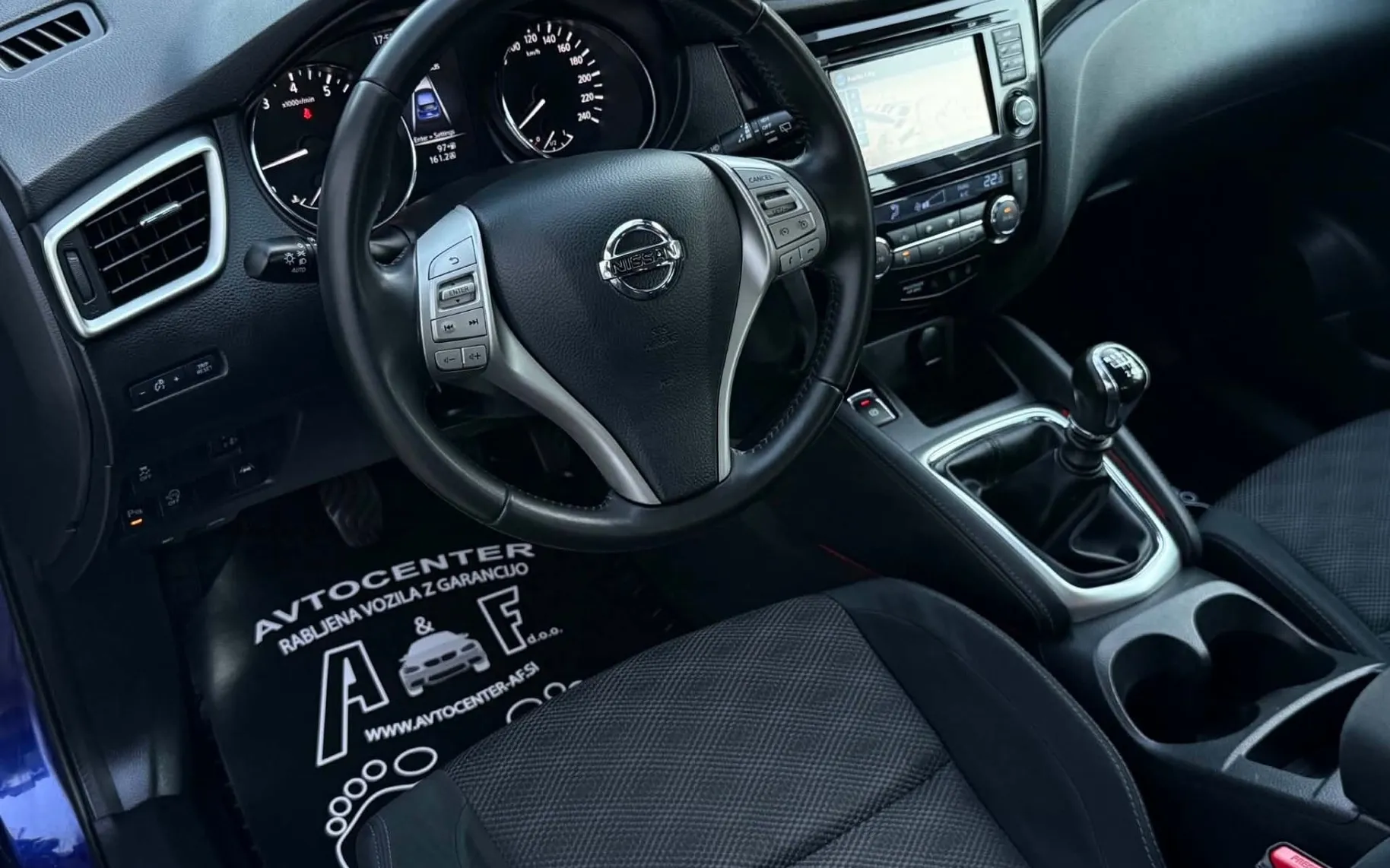 Notranja slika - Nissan Qashqai - 1.2 DIG-T-LIZING ZA TUJCE-NAVI-PDC- - 9
