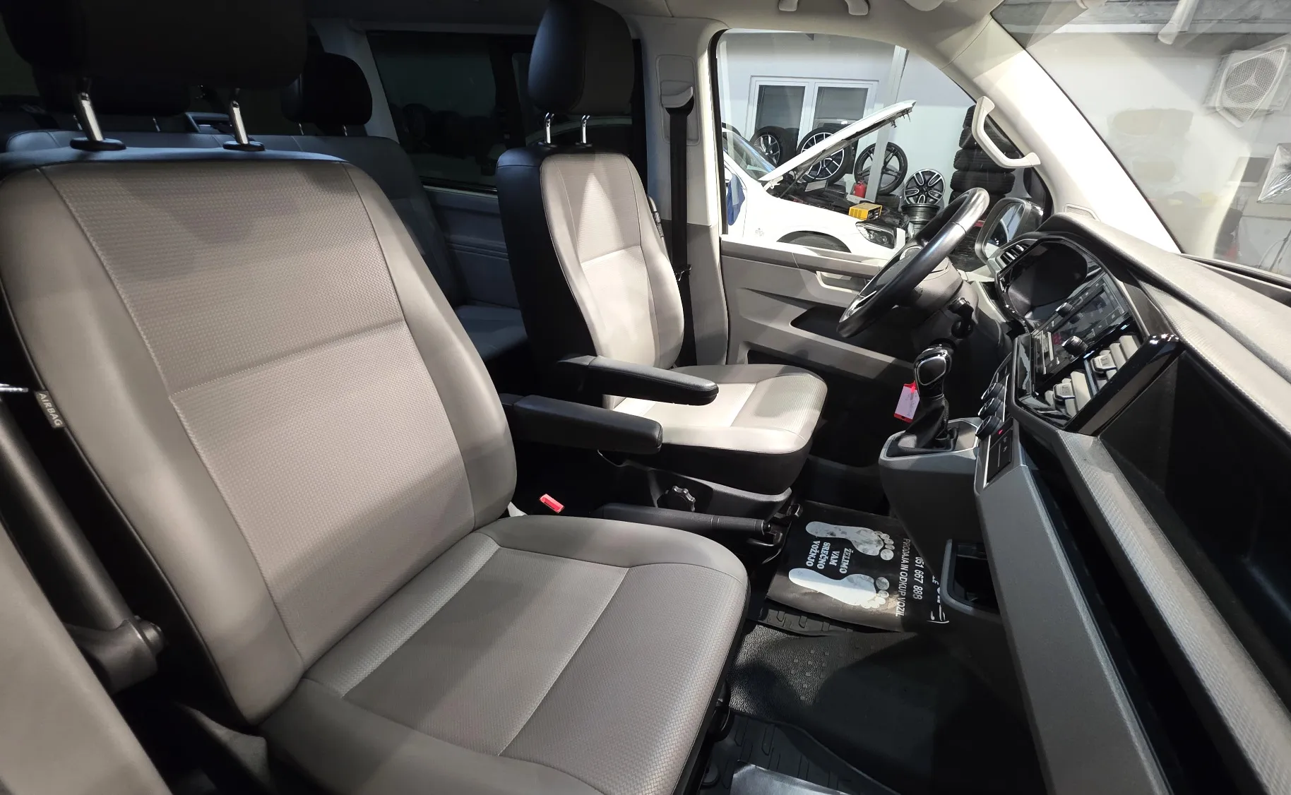 Zunanja slika - Volkswagen Caravelle - 2.0TDI DSG 110kW USNJE KAM PDC ACC - 18