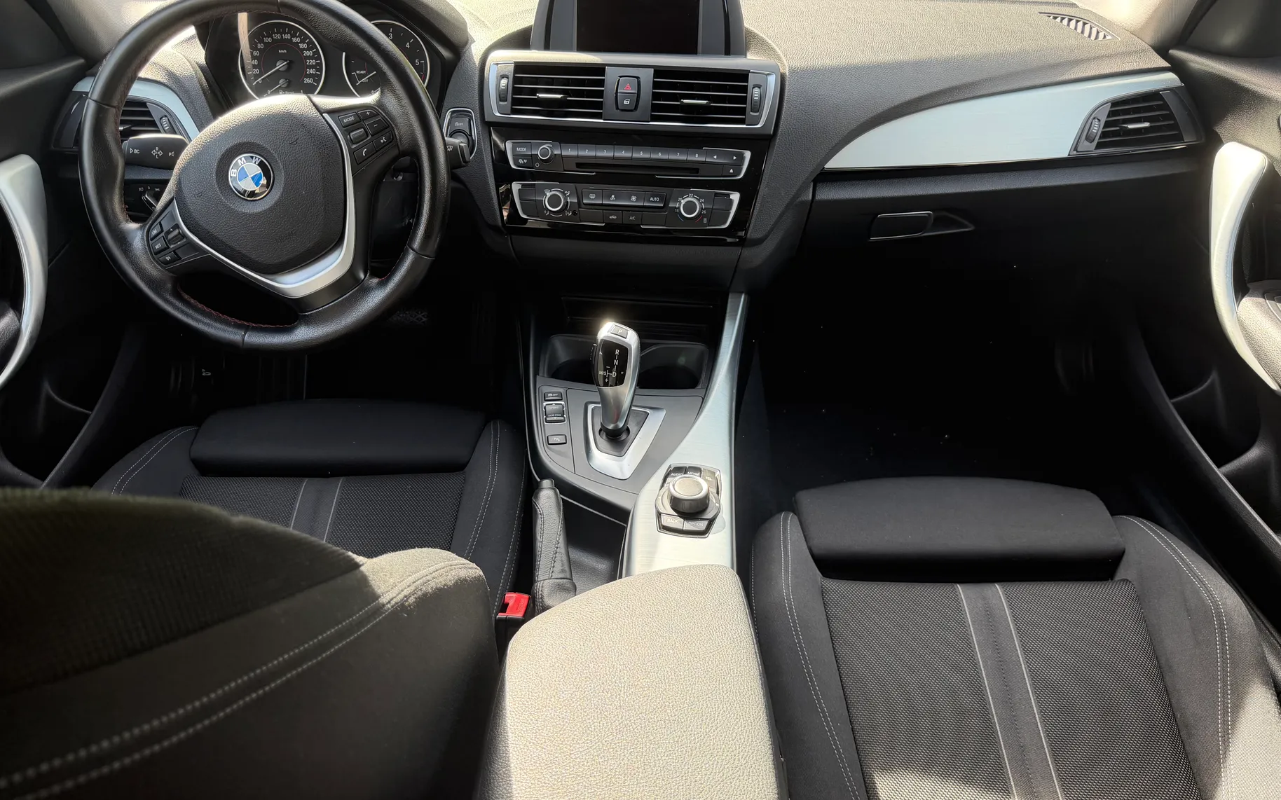 Notranja slika - BMW Serija 1 - 120d xDrive Avt. - 9