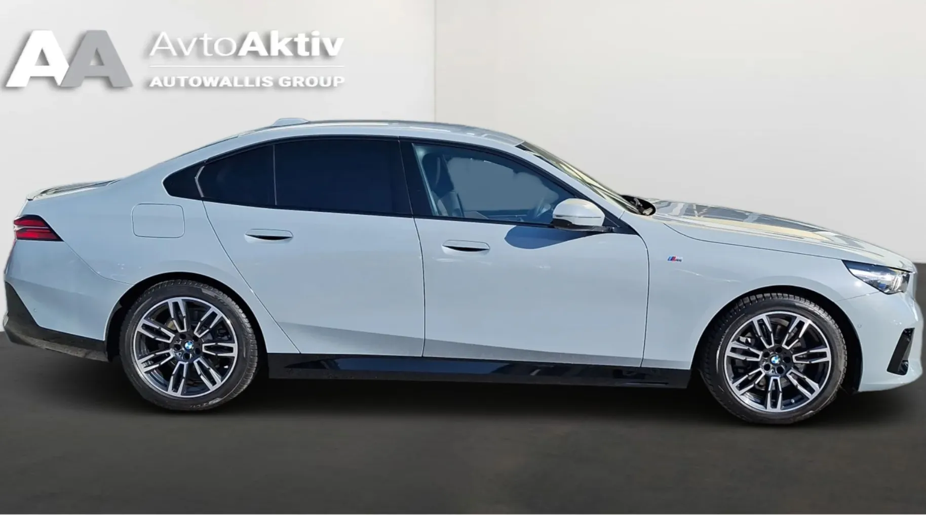 Zunanja slika - BMW Serija 5 - : 520i  AT  M-Sport. iconic glow. HUD. adaptive LED - 6