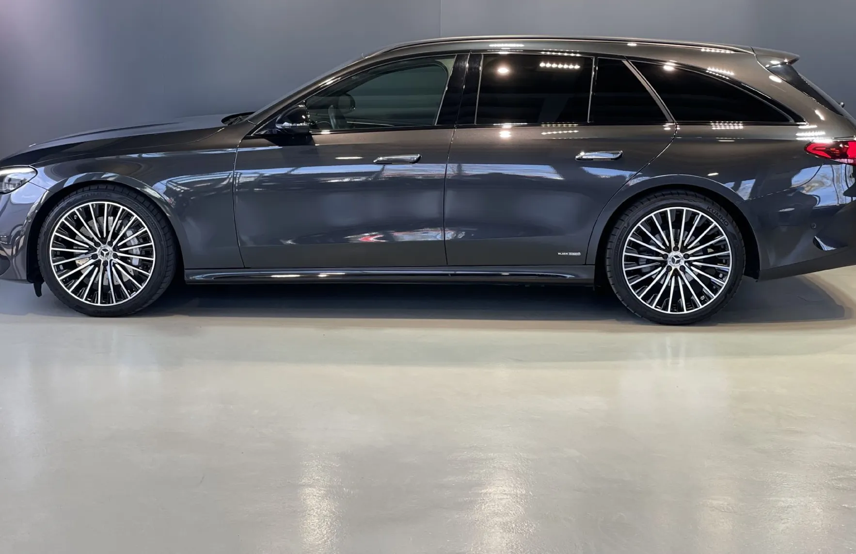 Zunanja slika - Mercedes-Benz E-Razred - ZRAČNO-KEYLESS-NAVI-KLJUKA-LED-RADAR-LANE-VIRTUAL - 3