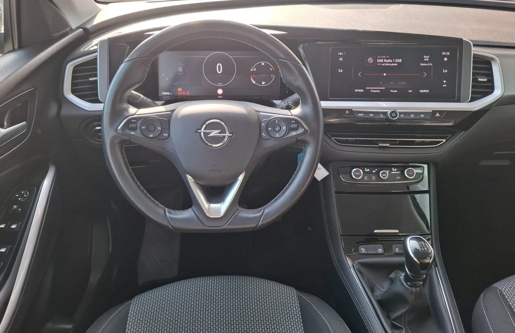 Zunanja slika - Opel Grandland - 1.2 TURBO 96KW - POTRJENA SERVISNA - AKCIJSKA CENA - 11
