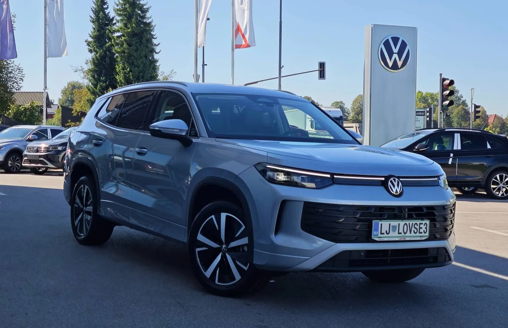 Zunanja slika - Volkswagen Tayron - 1.5 eTSI DSG 4ALL 110kW 7 sedežev |KOT NOV| - 1