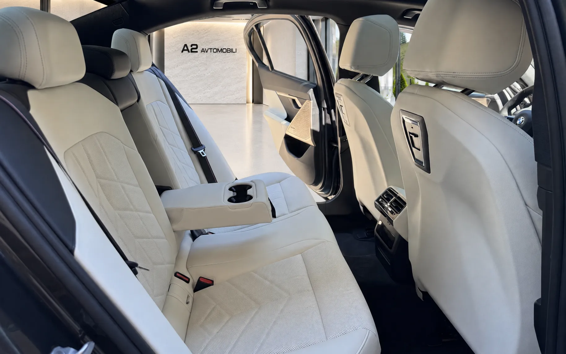 Notranja slika - BMW serija 5: - 540d xDrive Avt.-M-sport-PRO -PANORAMA-BOWERS-HLAJ - 11