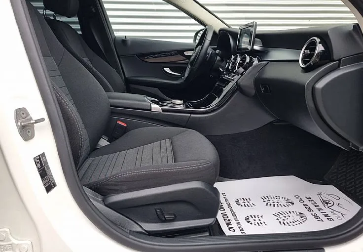 Zunanja slika - Mercedes-Benz C-Razred - C 220D-125KW-AUT-9G-4MATIC-MRTVI KOTI-GR.SED- - 9