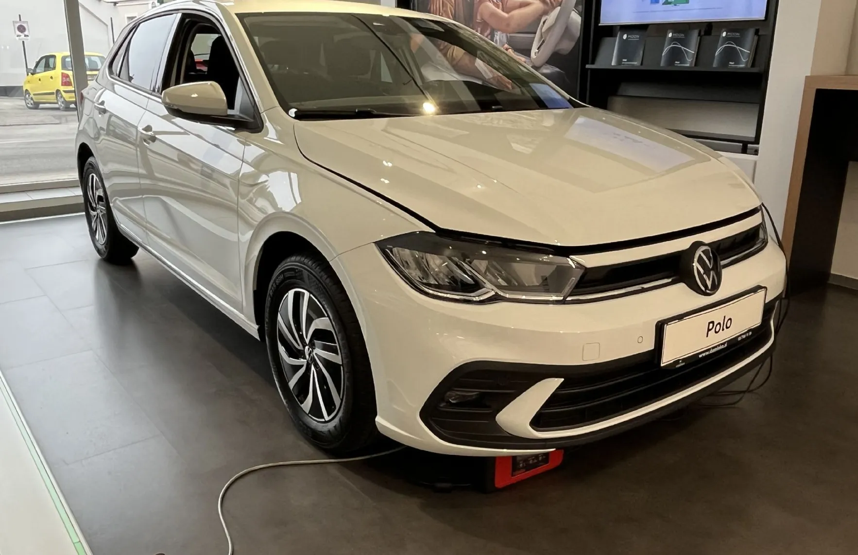 Zunanja slika - Volkswagen Polo - 1.0 TSI 4ALL 70  95 - 2