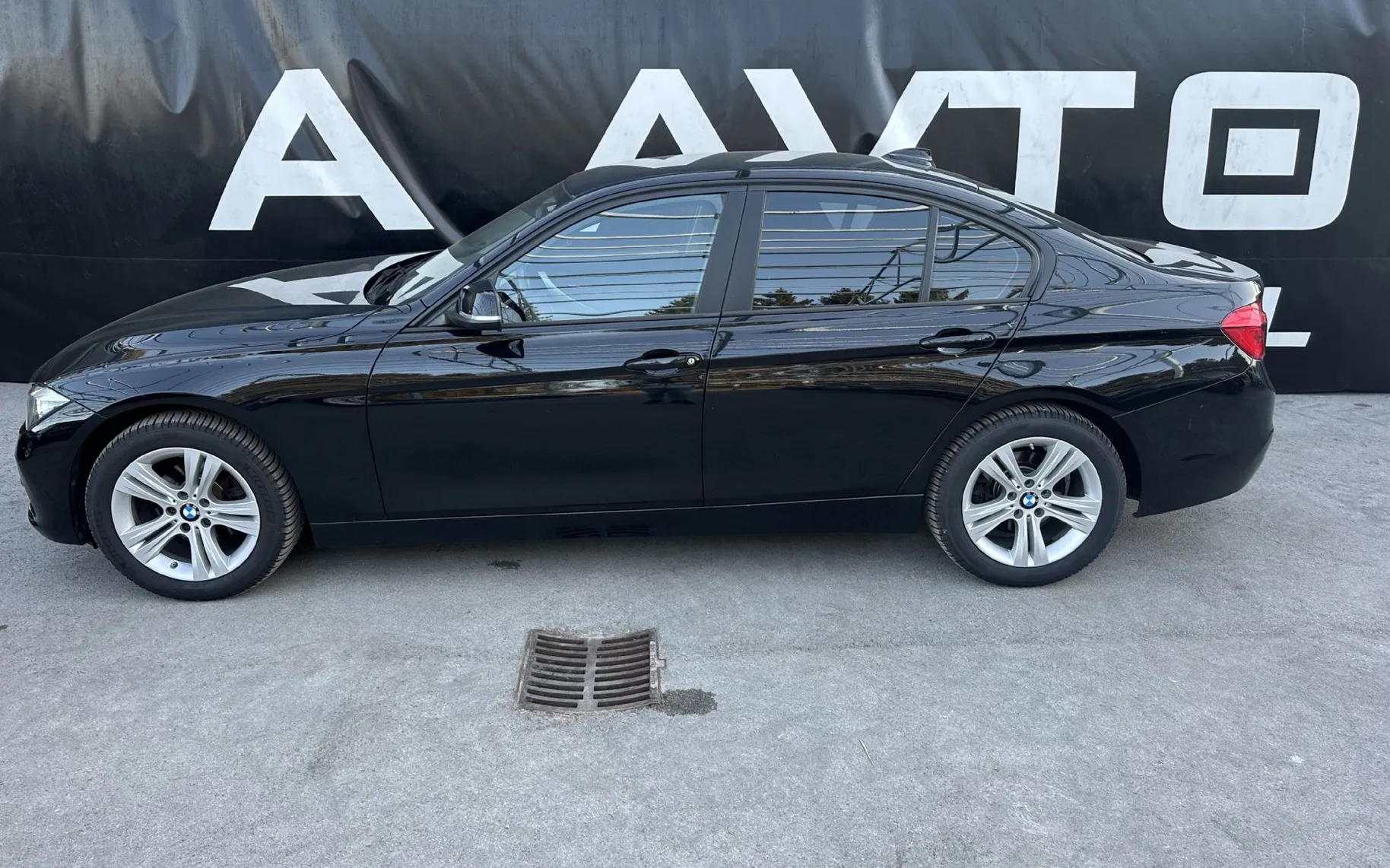 Zunanja slika - BMW Serija 3 - : 318i Advantage-NAVI-GRE.SEDEŽEV-2xPDC-TEMPOMAT-17C - 4