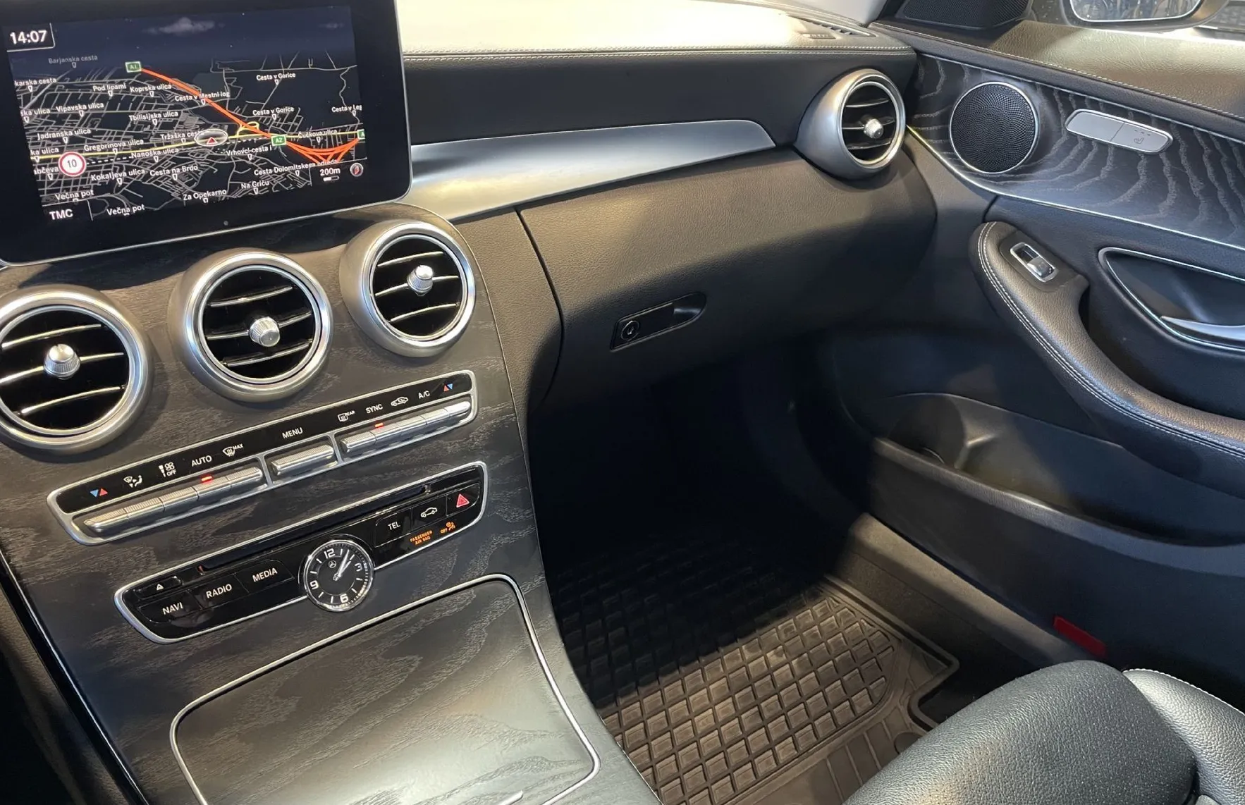 Zunanja slika - Mercedes-Benz C-Razred - AVANTGARDE-HEAD UP-PANO-LED-NAVI-KAMERA-ALU - 11