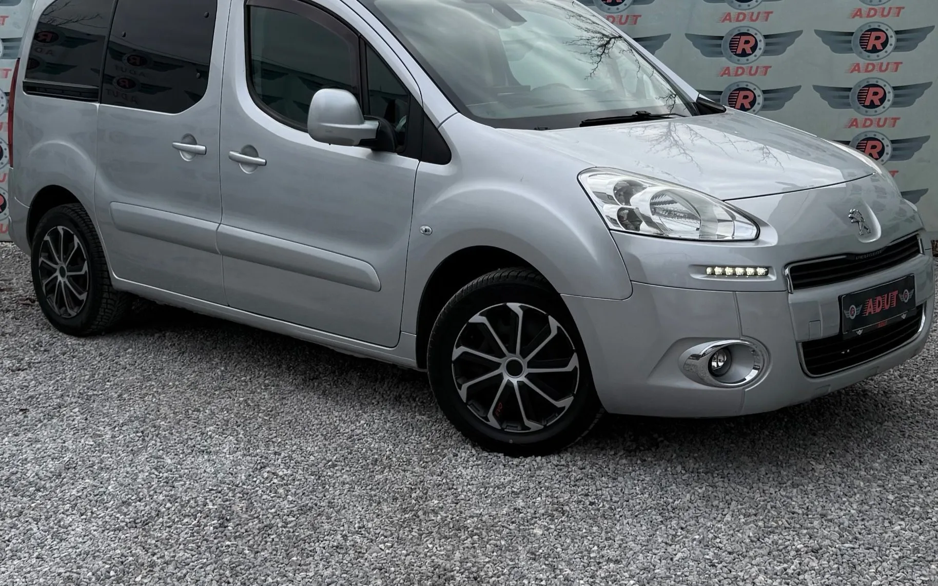 Zunanja slika - Peugeot Partner - 1.6HDi|NOVE ZIMSKE GUM|CAM|PARKSENZ|GRETJ.SEDEŽEV| - 1