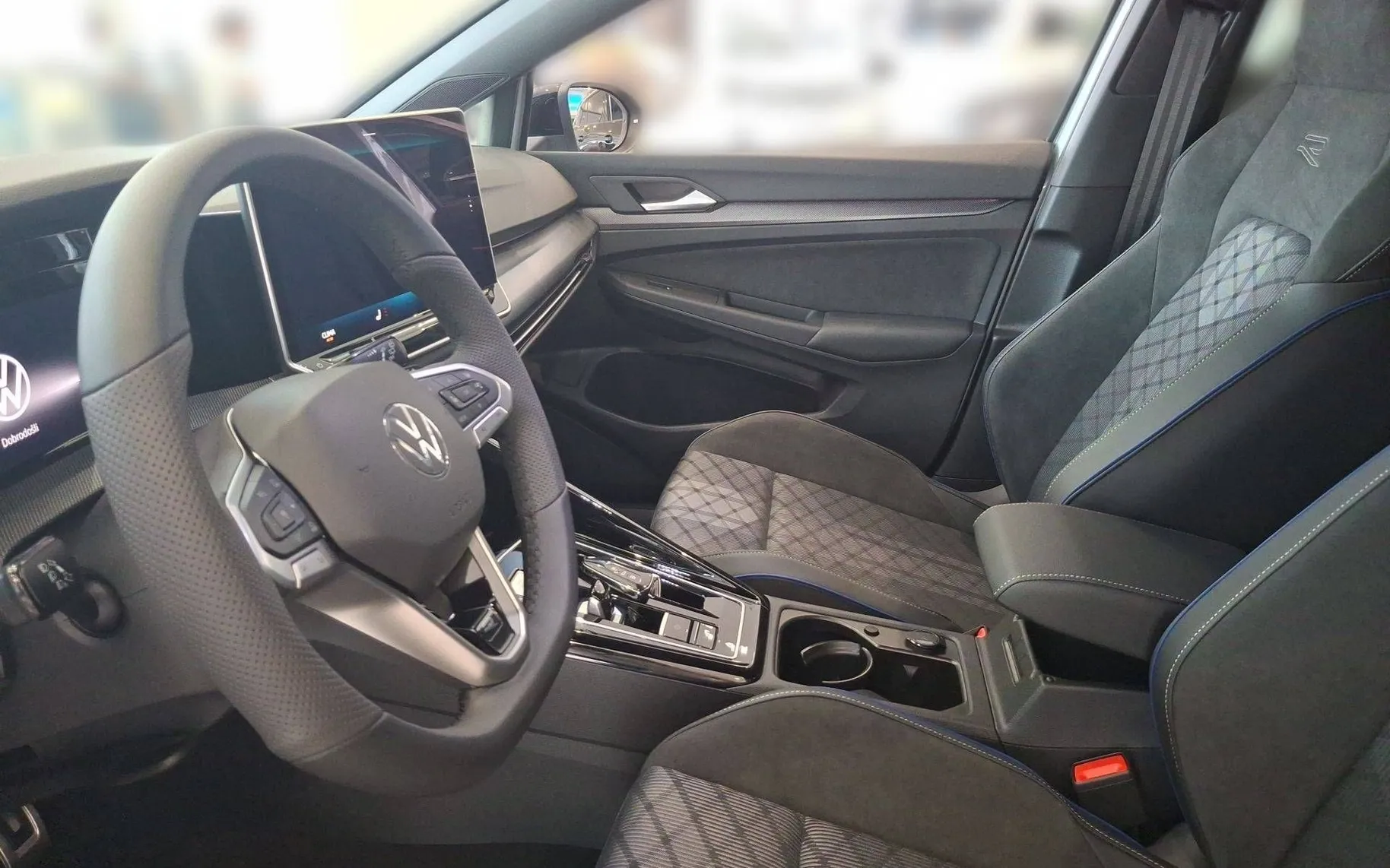 Notranja slika - Volkswagen Golf - 1.5 eTSI BMT 4Joy DSG - 7