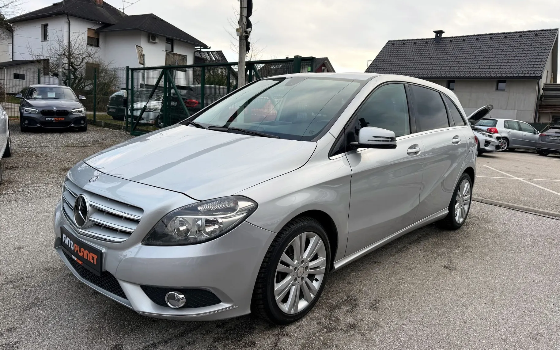 Zunanja slika - Mercedes-Benz B-Razred - B 200 CDI 2.LASTNICA KAMERA TEMPOMAT ALU 17 - 1