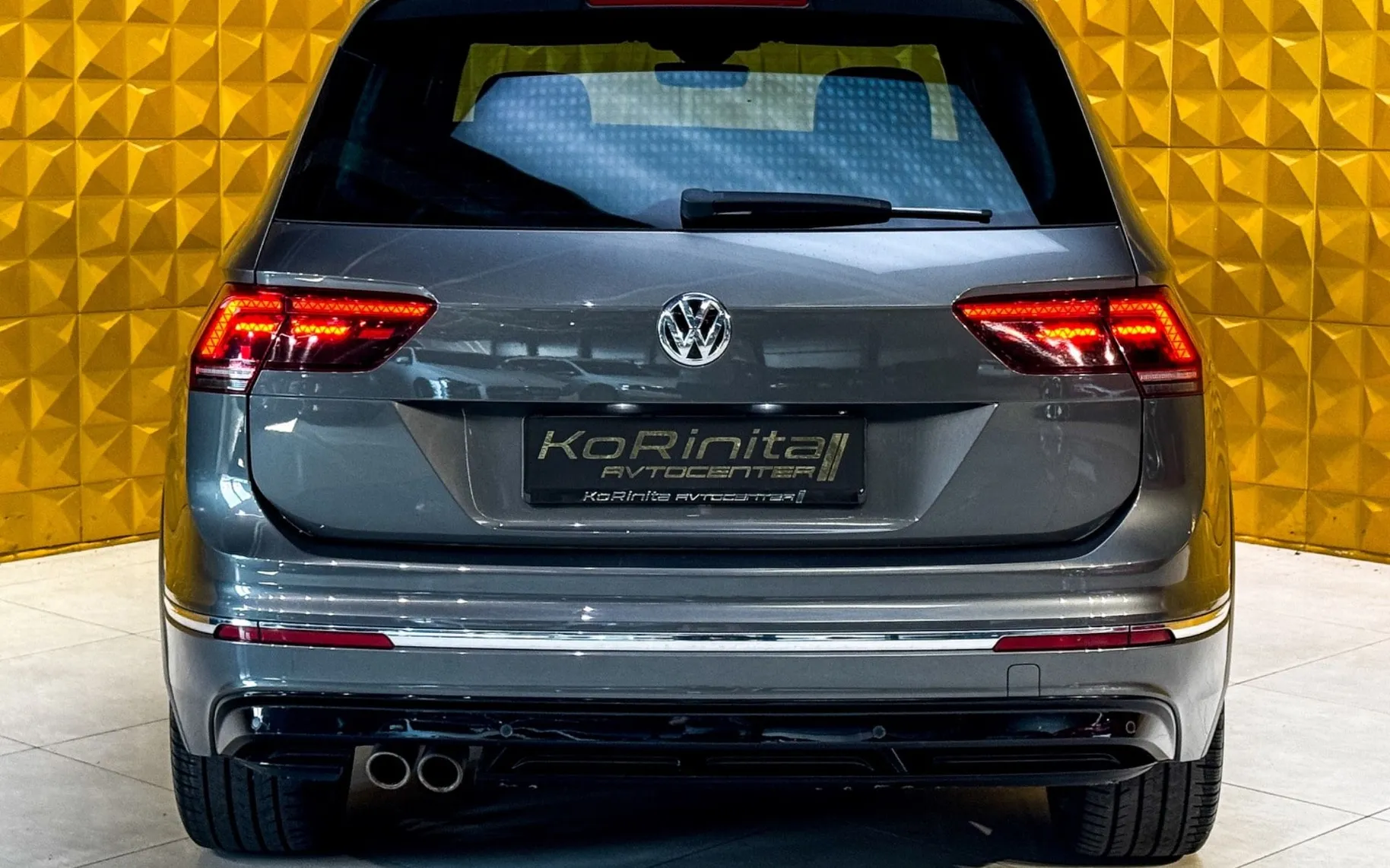Notranja slika - Volkswagen Tiguan - 2.0 TDI 4MOTION AUT. R LINE-LED-GRETJE-NAVI - 10