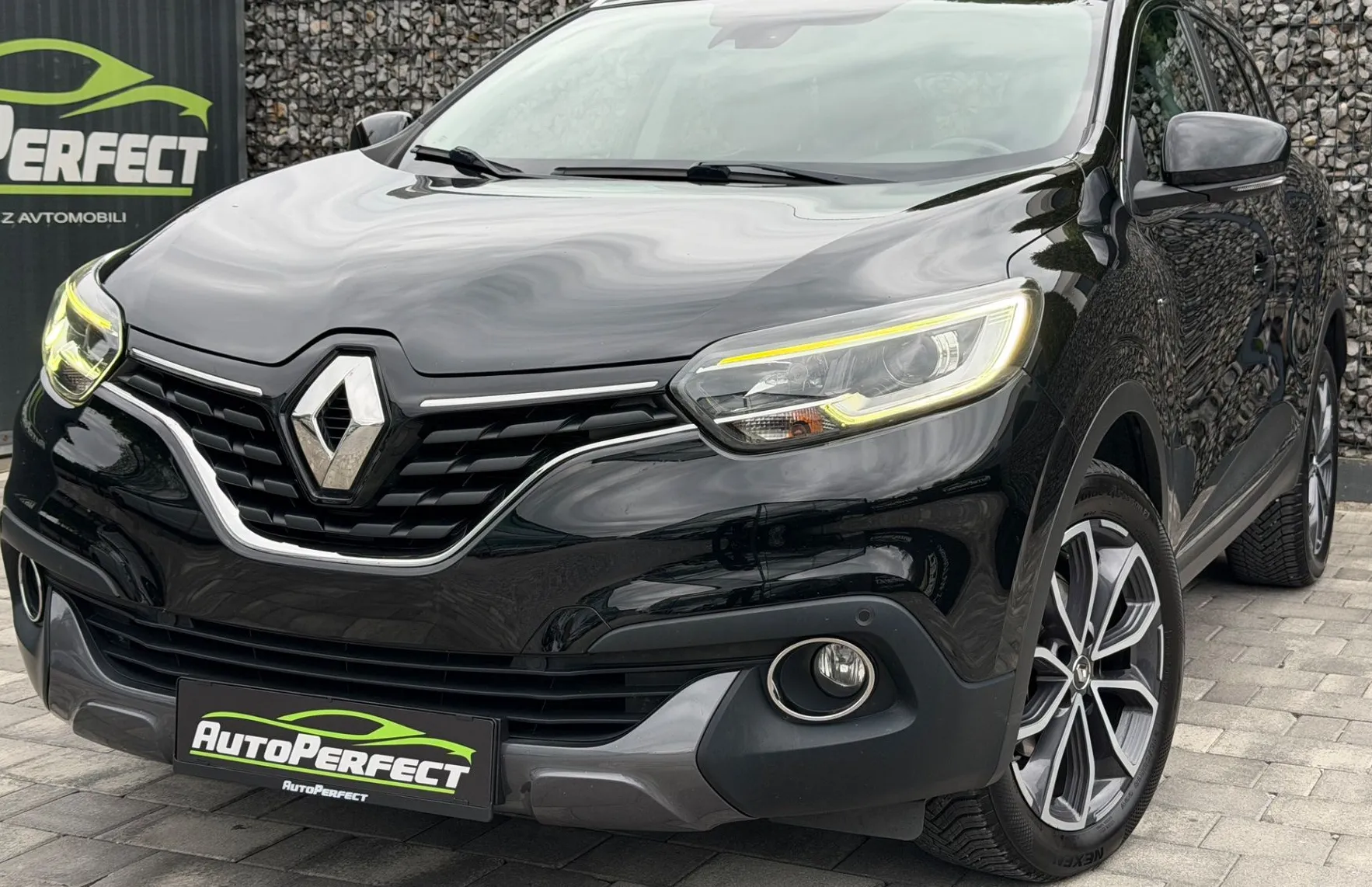 Zunanja slika - Renault Kadjar - dCi 110 Energy Graphite |KEYLESS|KAM|NAVI|PDC| - 3