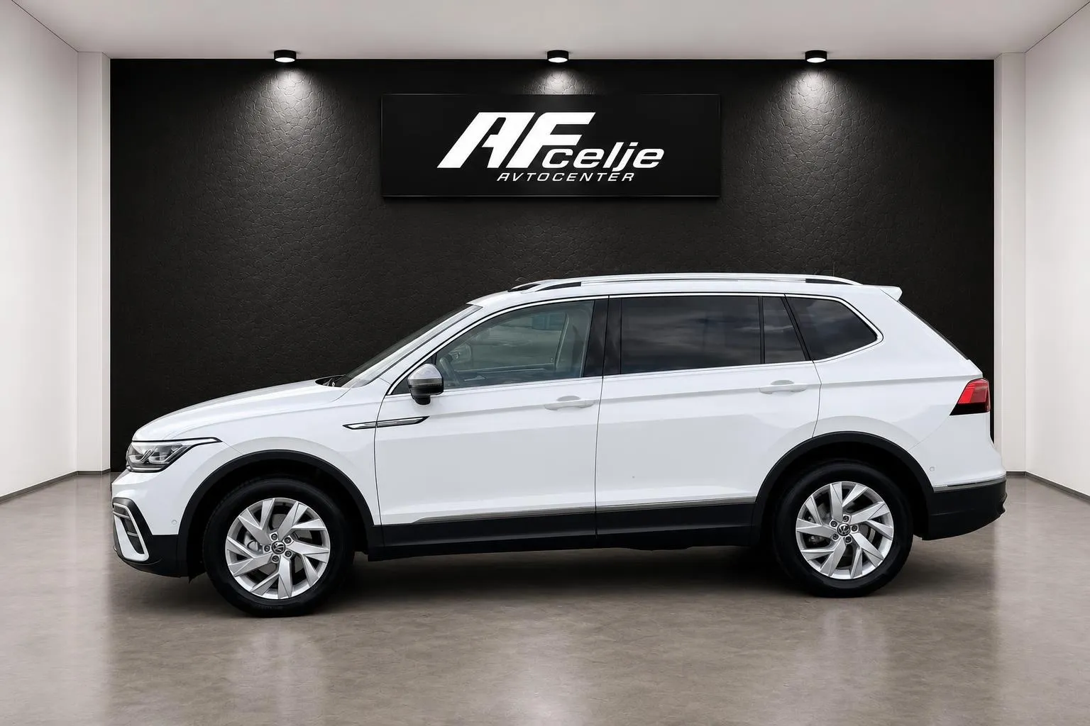 Zunanja slika - Volkswagen Tiguan Allspace - 2.0 TDI-4X4-DSG-H LINE-PANORAMA-VIRTUAL-MASAŽA- - 6