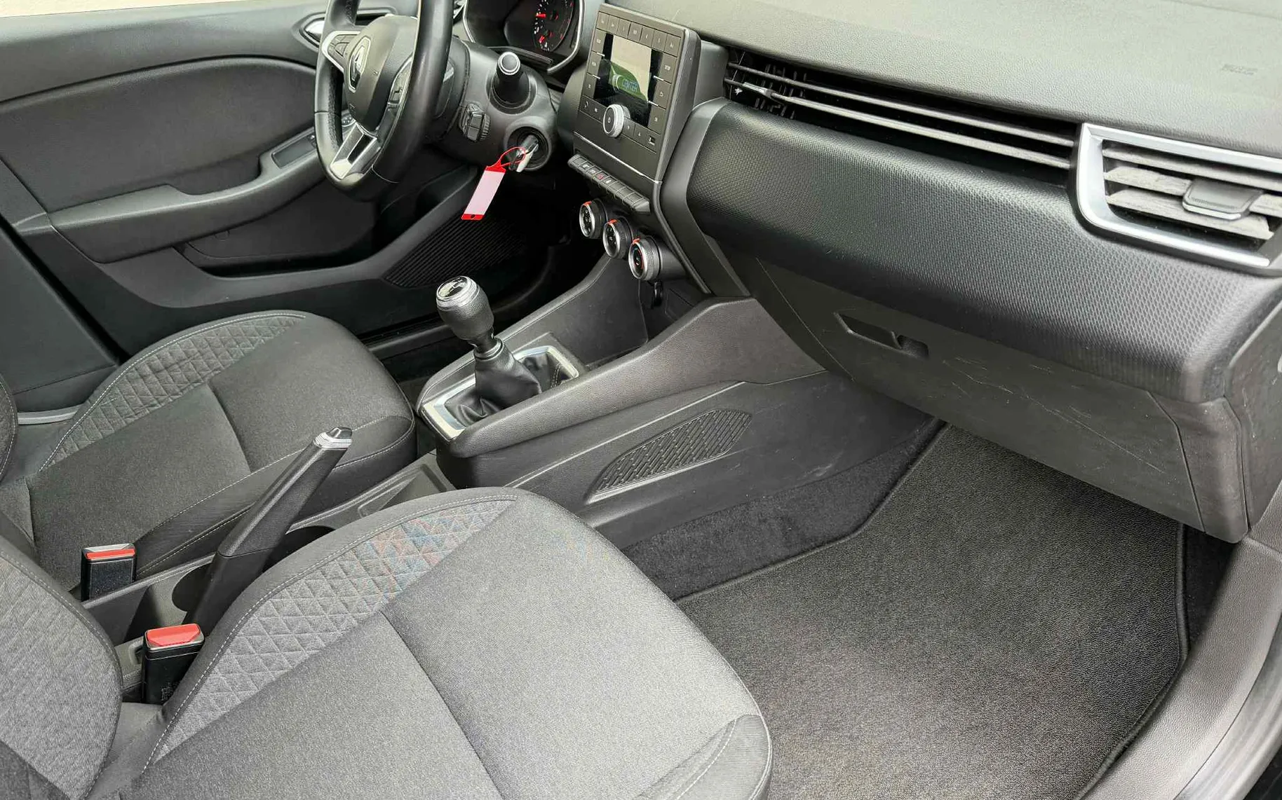 Notranja slika - Renault Clio - TCe 100 Zen - 13