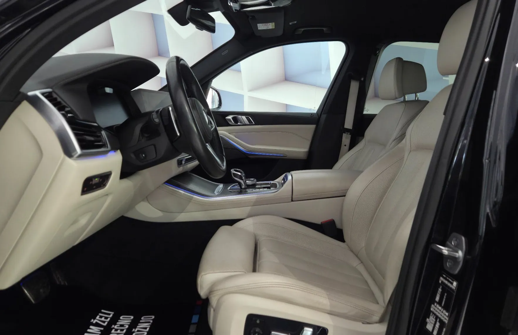 Zunanja slika - BMW X5 - serija : xDrive30d Avt-M.SPORT-ZRAČNO-SWAROWSKI-RADAR-HAR - 12