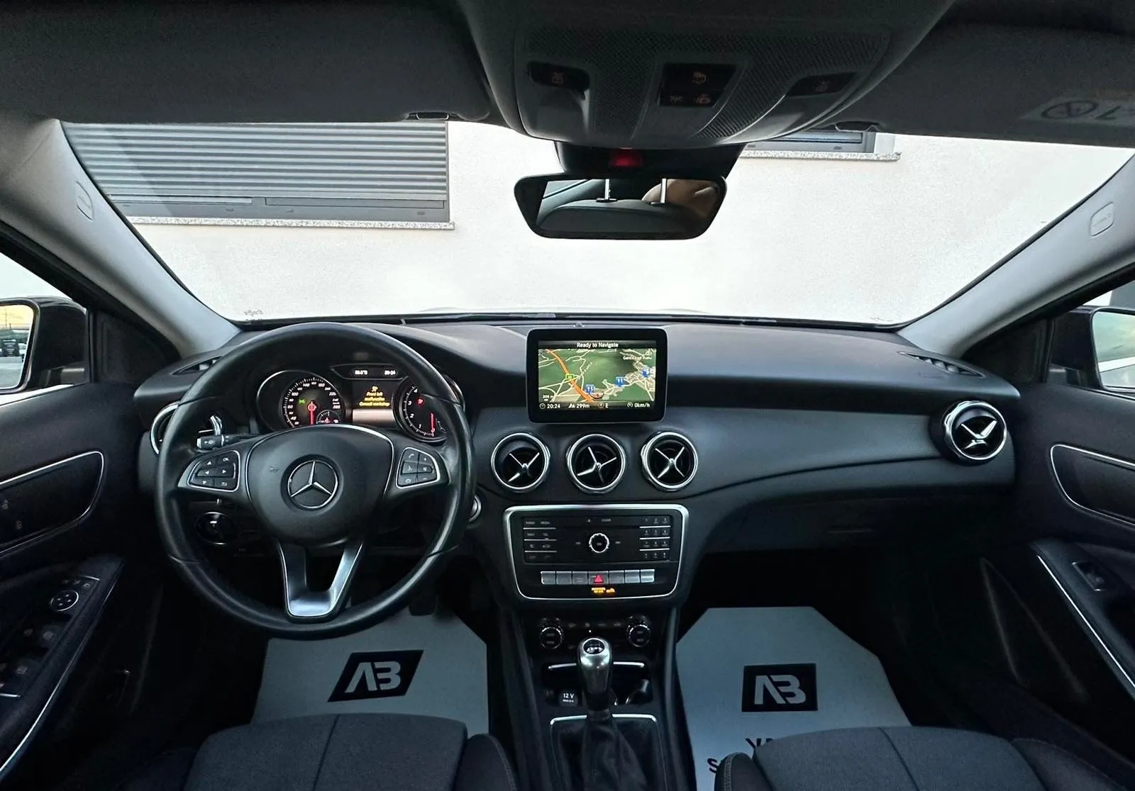 Notranja slika - Mercedes-Benz GLA-Razred - GLA 180+R.KAMERA+USNJE+ALU - 11
