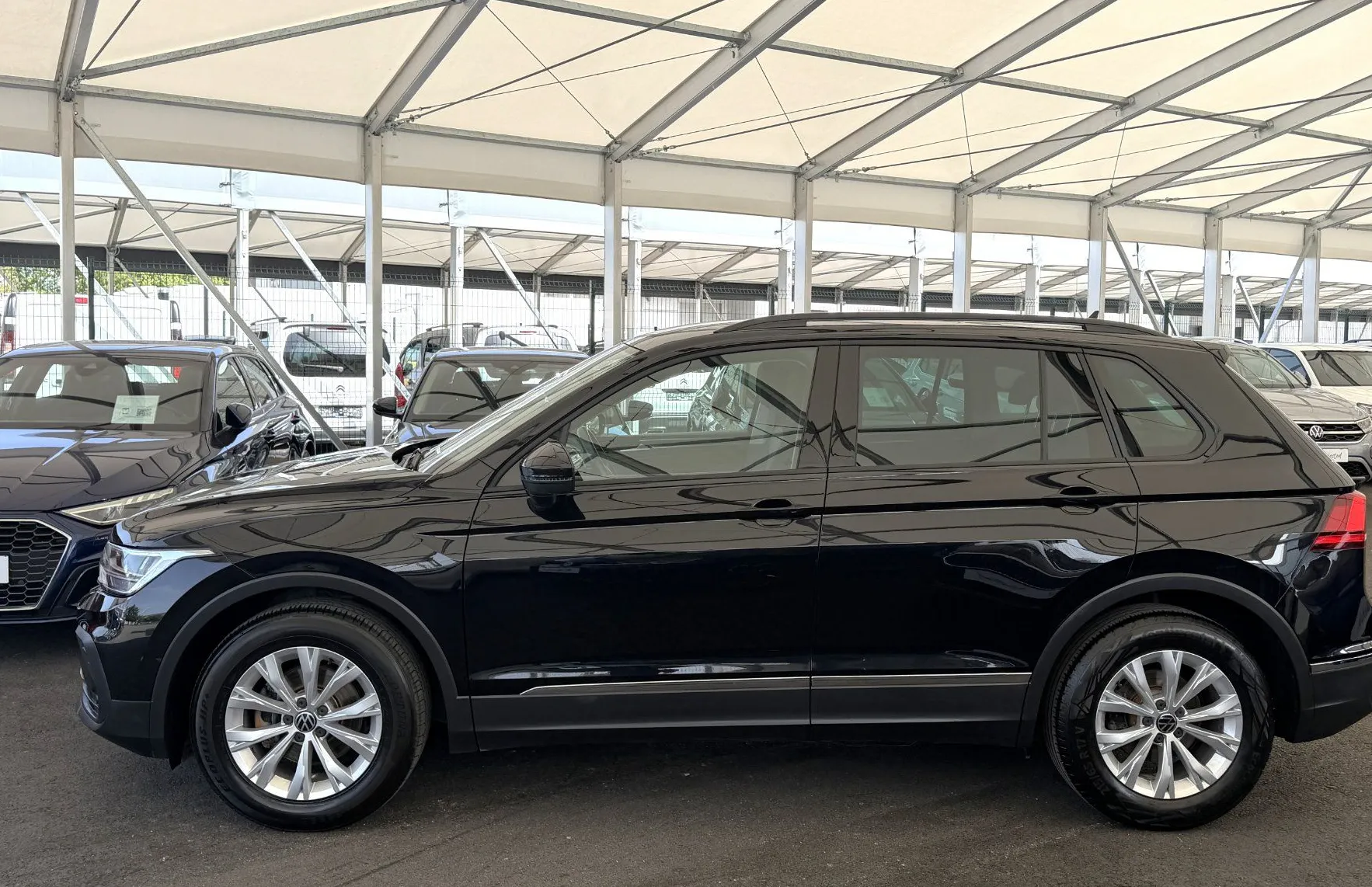 Zunanja slika - Volkswagen Tiguan - Life 2.0 TDI DSG - 1.LASTNIK - KAMERA - ACC - 3