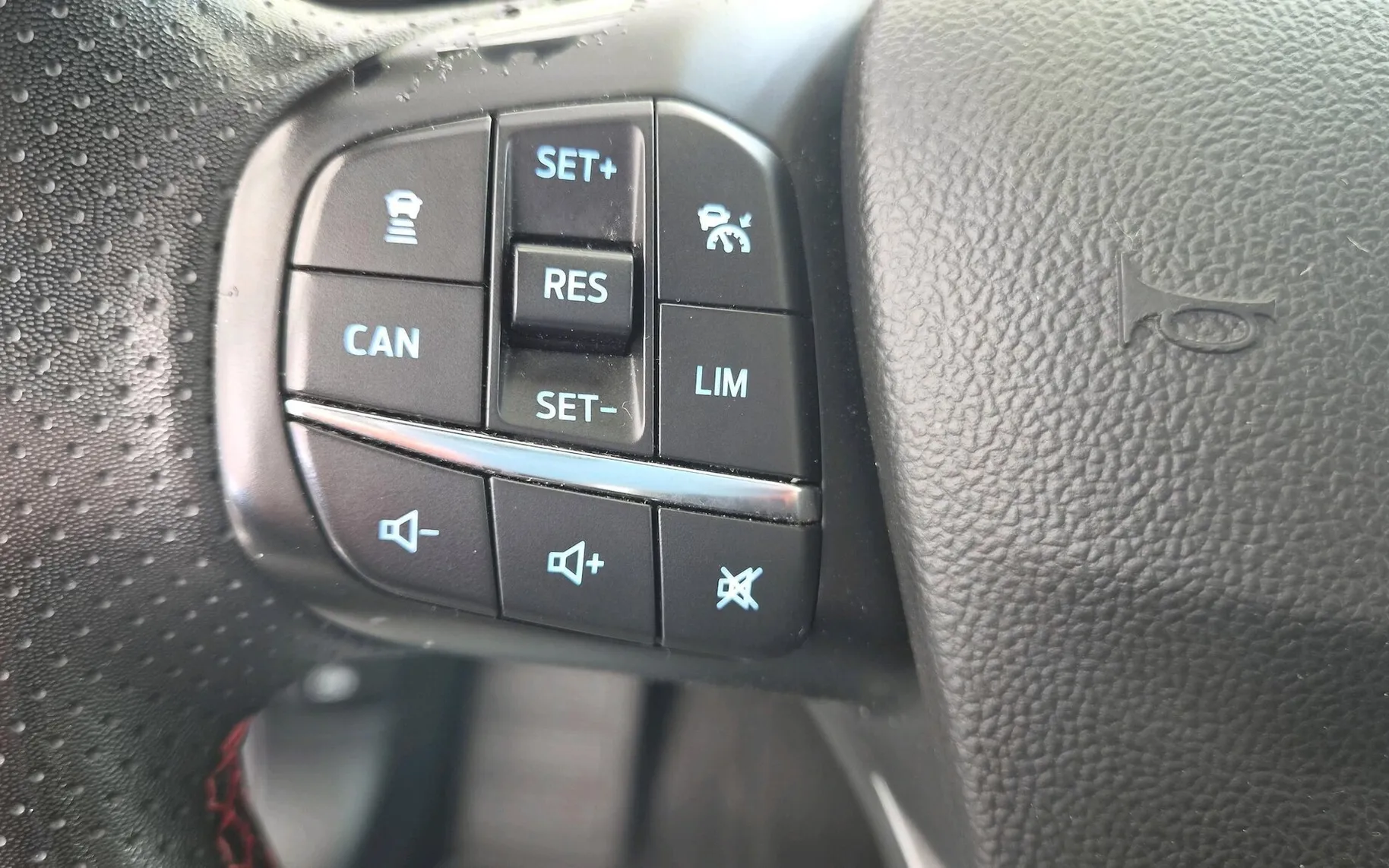 Zunanja slika - Ford Focus - Karavan 1.0 EcoBoost ST-Line-SLO-NAVI-RADAR-BLISS - 14