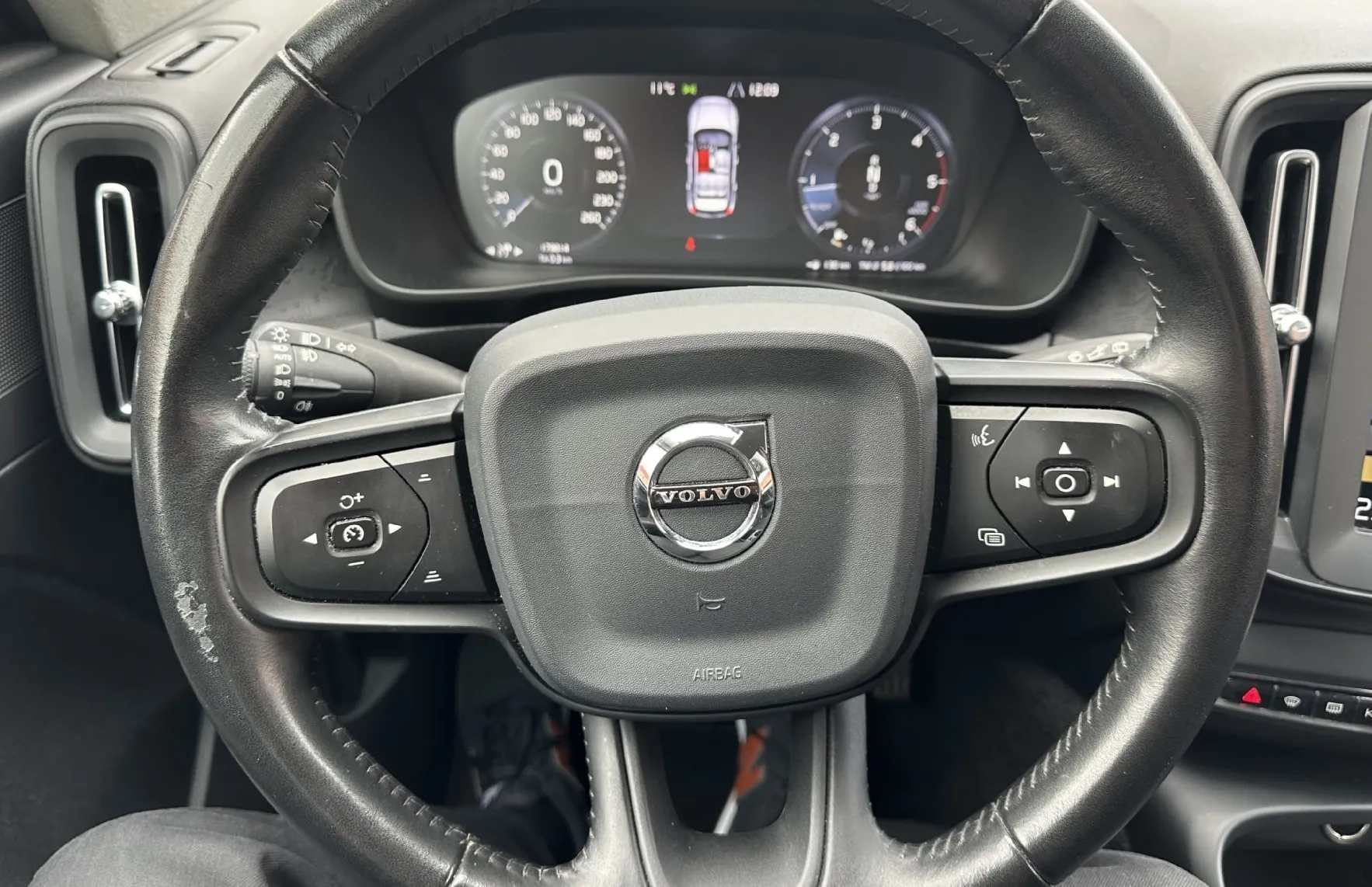 Zunanja slika - Volvo XC40 - D3 AWD Momentum Avt. KAMERA.NAVI.ALU.4X4.TOP - 10