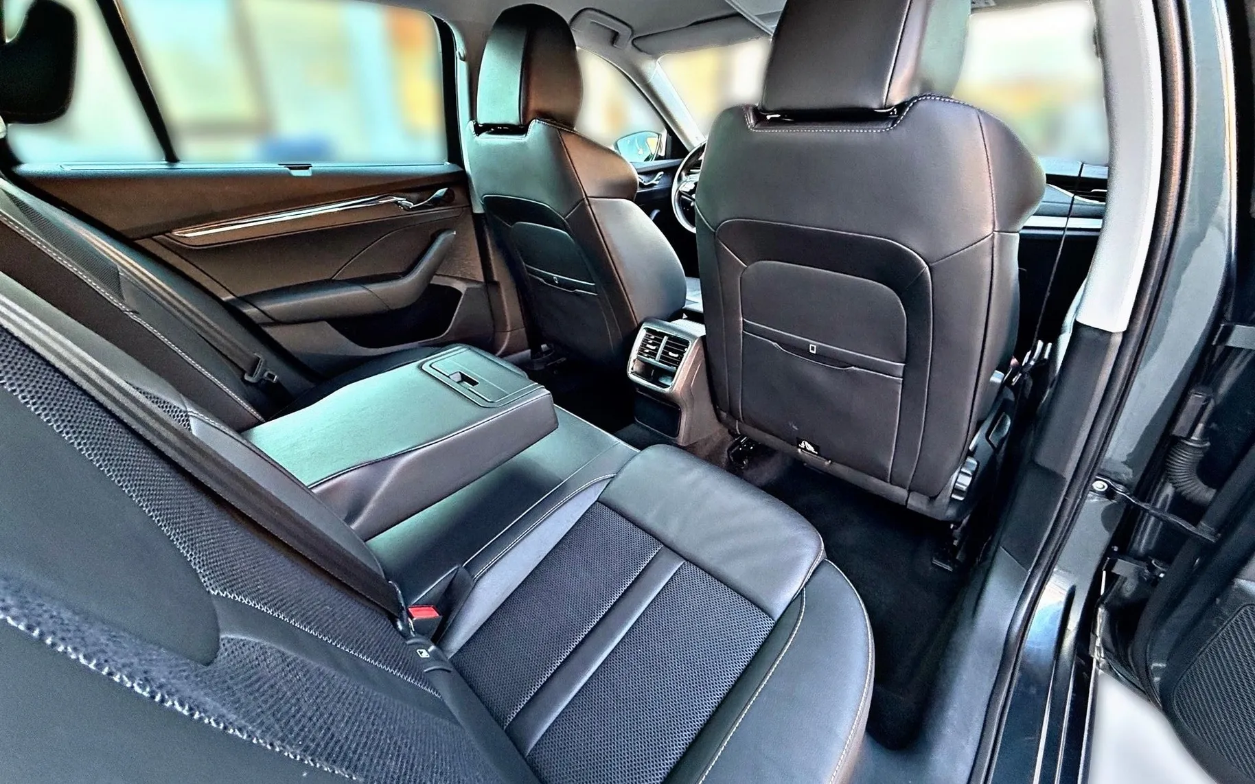 Notranja slika - Škoda Octavia - Combi 2.0 TDI•DSG•MATRIX•LED•VIRTUAL•NAV•JAMSTVO.. - 11