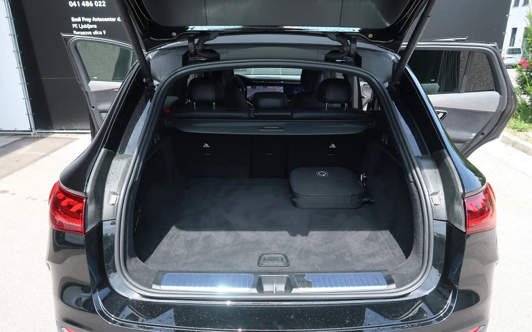 Zunanja slika - Mercedes-Benz EQE - 500 4MATIC - 10