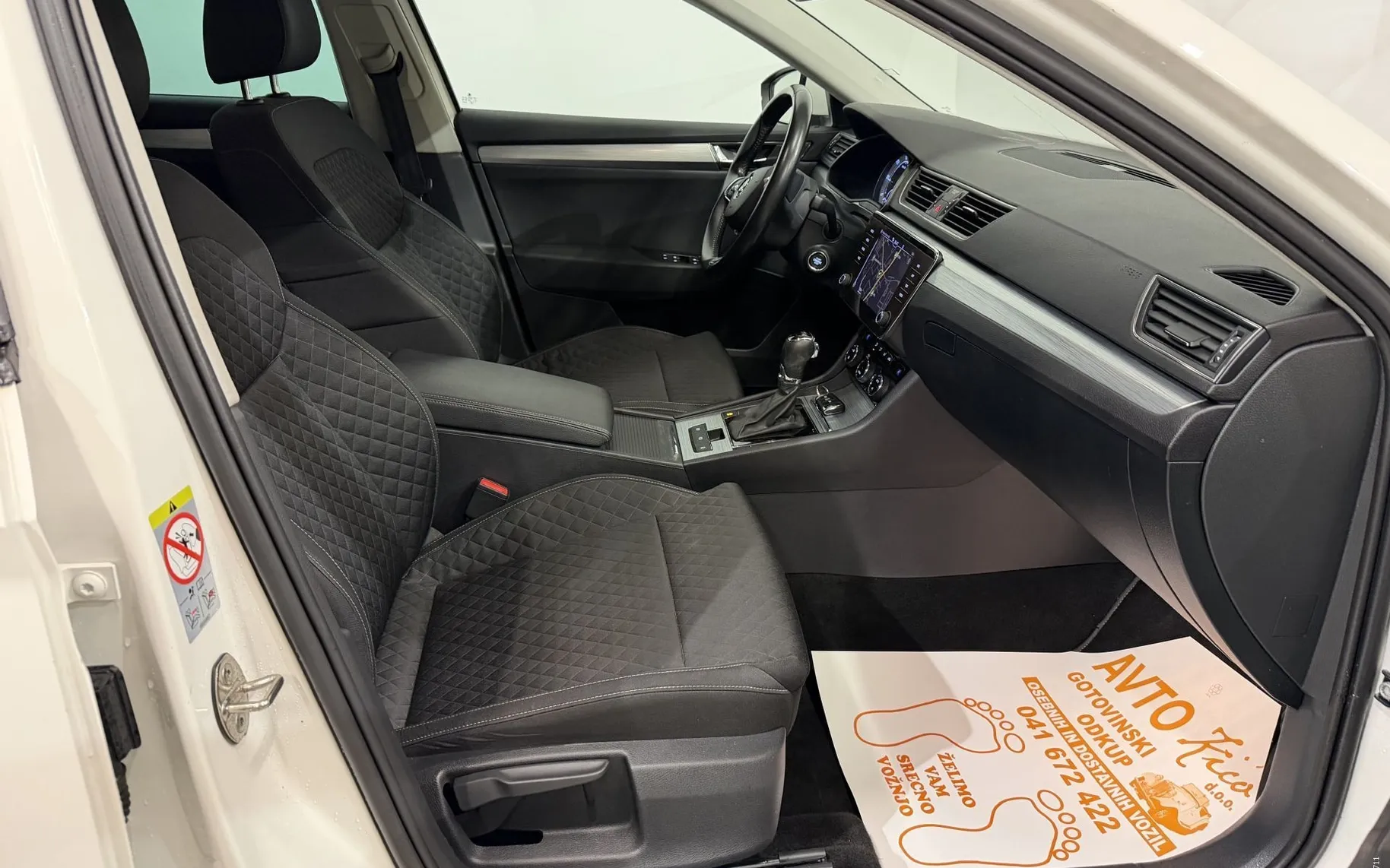 Notranja slika - Škoda Superb - 2.0 TDI-DSG-SPORT LINE-FULL LED-NAVI-KAMERA-TEMPO - 12