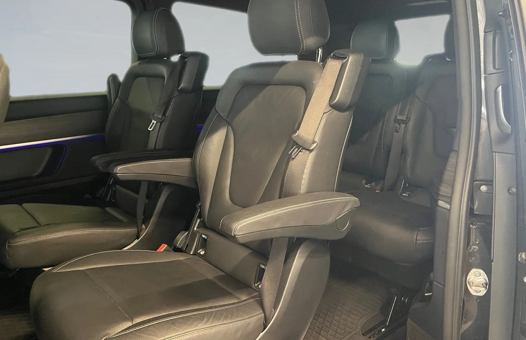 Zunanja slika - Mercedes-Benz V-Razred - V 300 d 4MATIC AMG Line dolgi Avt. - 11