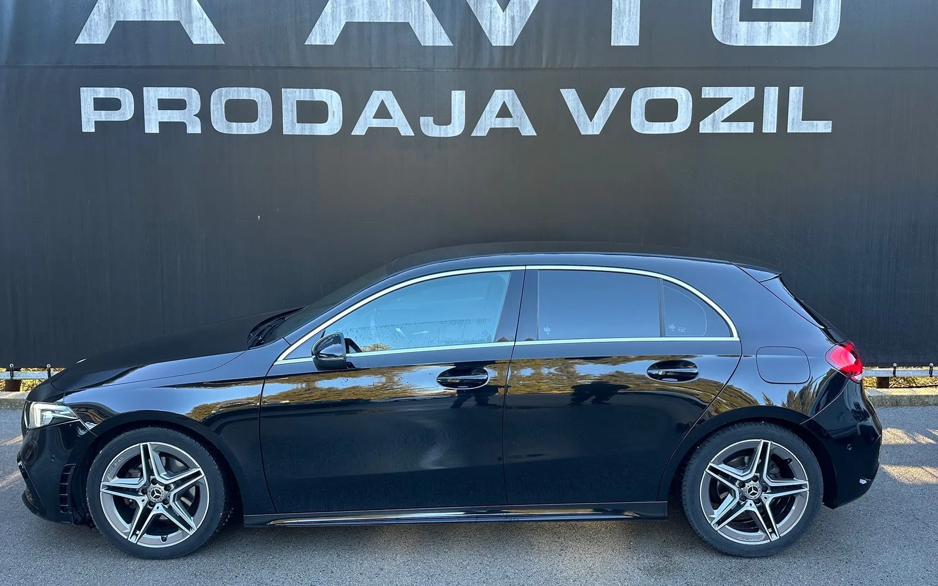 Zunanja slika - Mercedes-Benz A-Razred - A 180d 7G-DCT-AMG-KAMERA-NAVI-WIDESCREEN-LED-18COL - 4