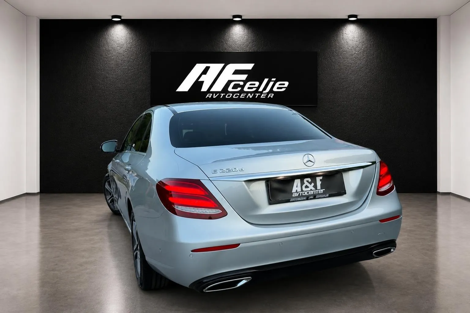 Notranja slika - Mercedes-Benz E-Razred - 220 CDI-AUT-133.000km-VIRTUAL-LIZING ZA TUJCE- - 7