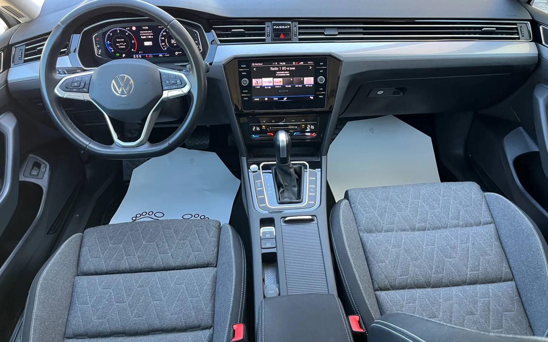 Notranja slika - Volkswagen Passat Variant - 2.0 TDI BMT  DSG-SLO-1 LASTNIK-VIRTUAL-LED-RADAR.. - 7