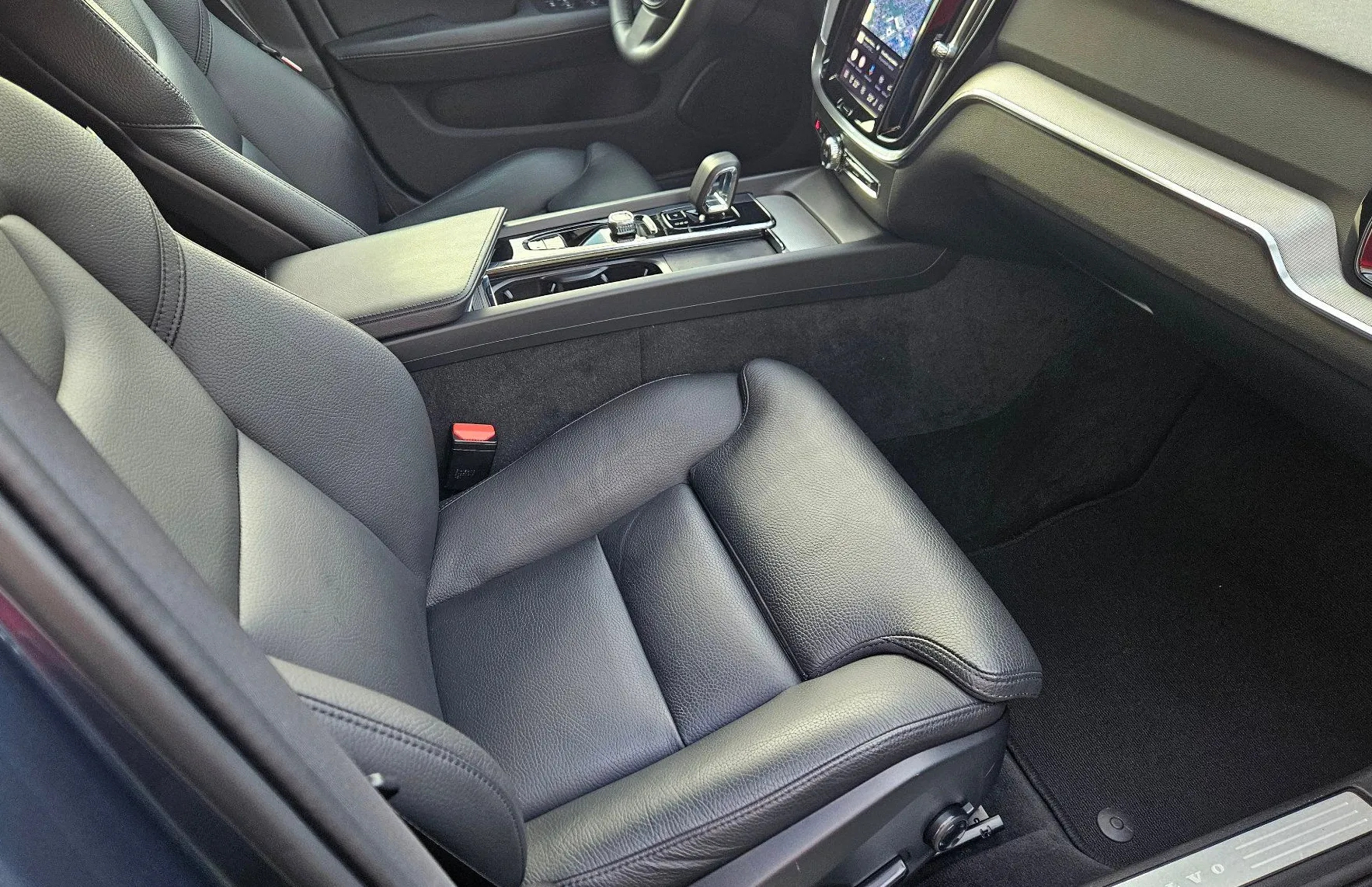 Zunanja slika - Volvo V60 Cross Country - B4 AWD Pro +ACC+Memory+18 Col+Gretje+12.mes.jam - 14