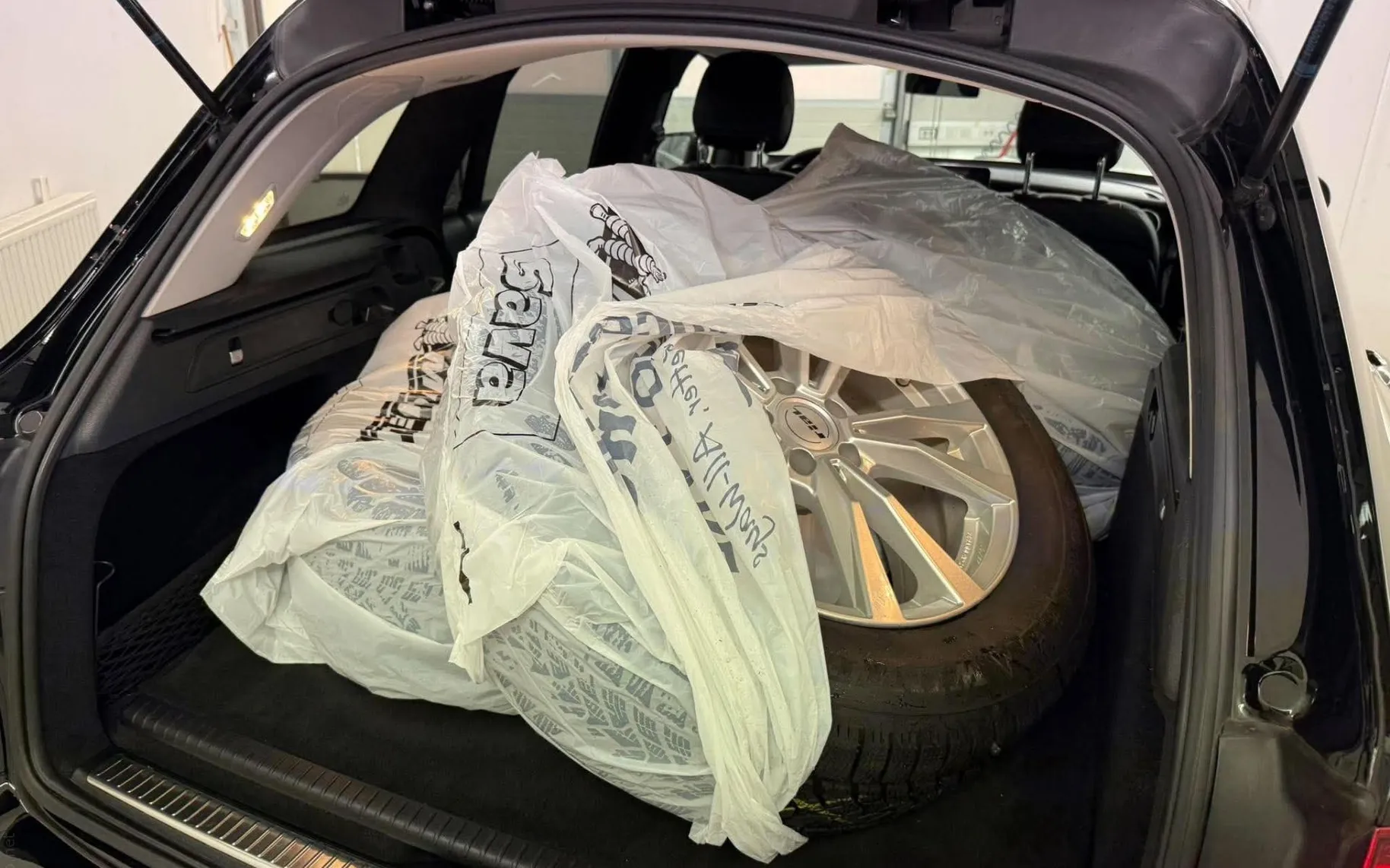 Zunanja slika - Mercedes-Benz GLC-Razred - 300 de 4MATIC NEMŠKI+4ALU.KAMERA.KLJUKA.ACC.USNJE - 13