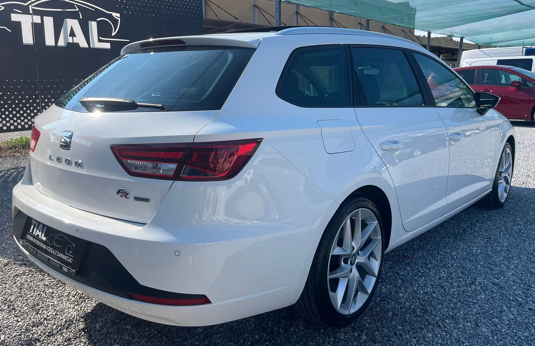 Zunanja slika - Seat Leon - 2.0 TDI 4X4-LED-NAVI-PANO-ALU17-OPR.VELIK SERVIS - 7