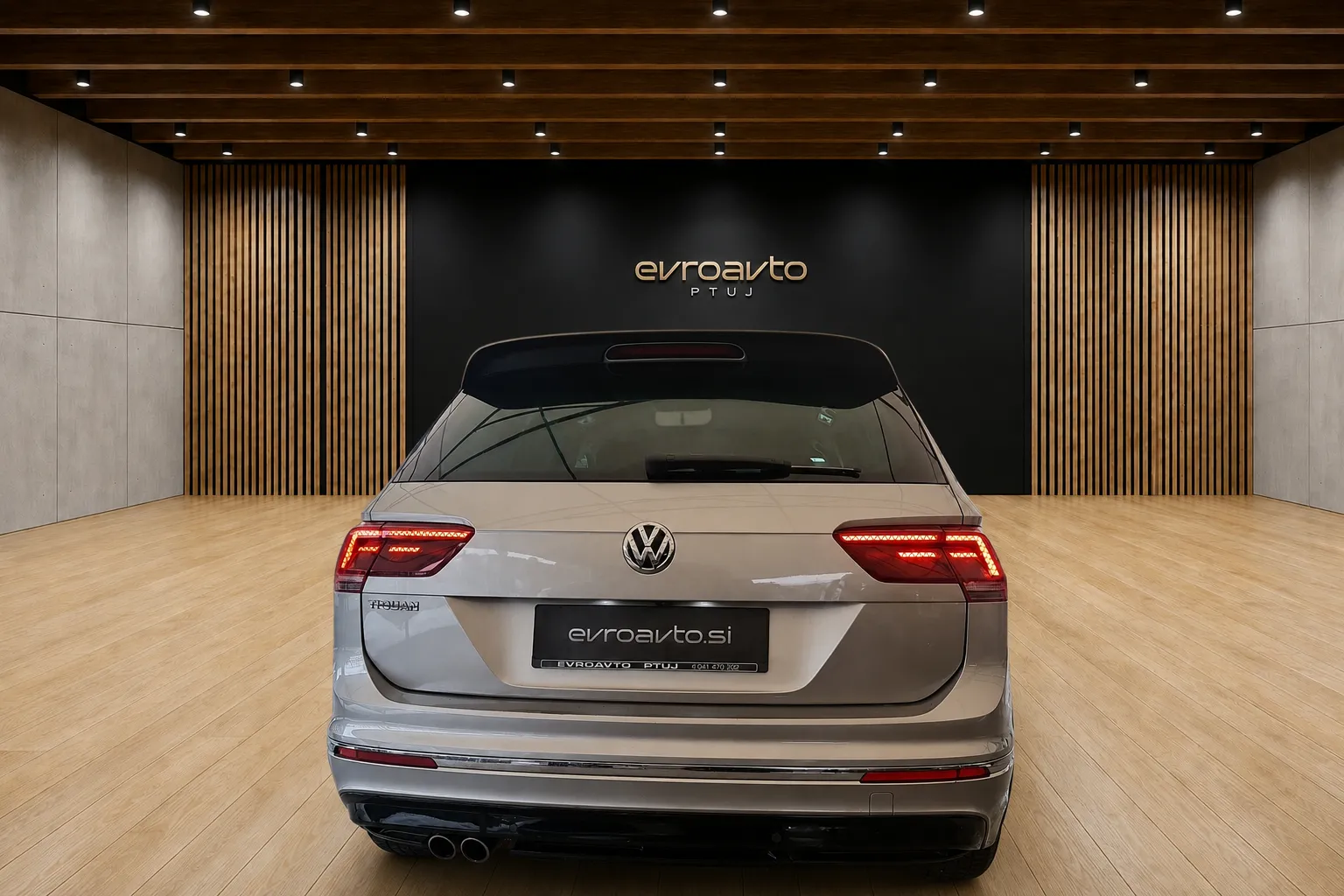 Notranja slika - Volkswagen Tiguan - 2.0 TDI SCR BMT R-Line Panoramska streha - 7