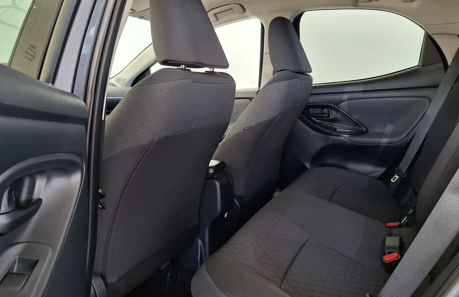 Zunanja slika - Toyota Yaris - Hybrid 1.5 VVT-i Sport BiTone Avt. - 15