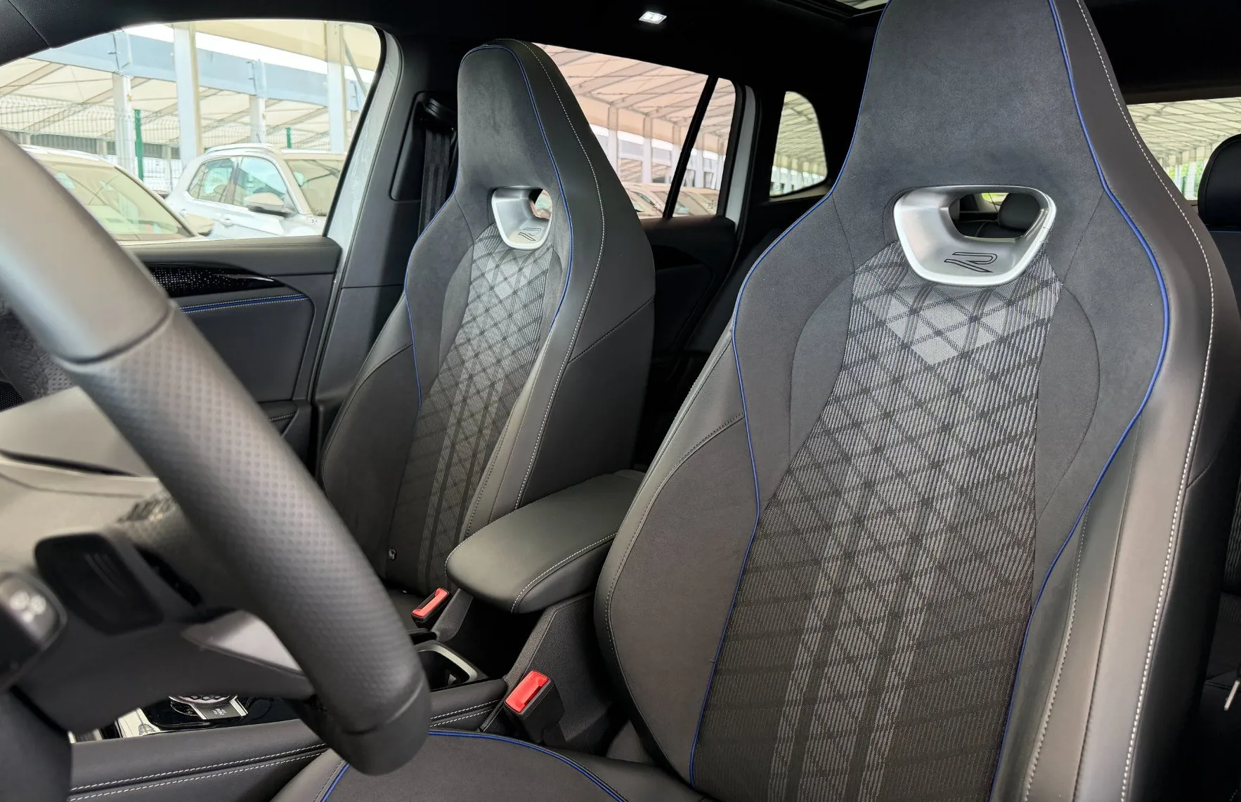 Zunanja slika - Volkswagen Tiguan - 4JOY 1.5eTSI DSG SLO 1.Lastnik BLACK STYLE-PANO - 8