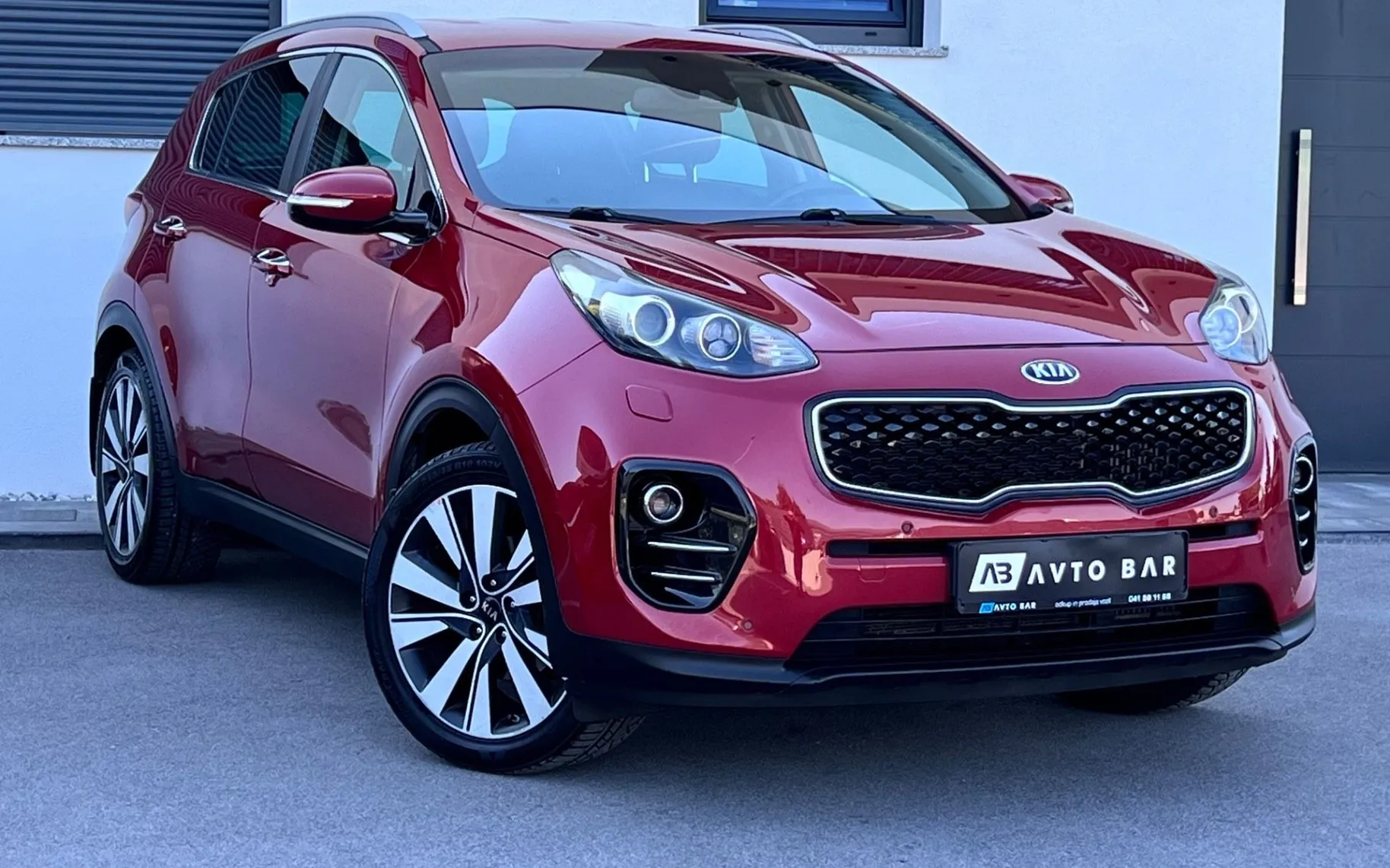 Zunanja slika - KIA Sportage - 4WD 2.0 CRDI+SLO+KEYLESS GO+MRTVI KOT+KAMER... - 1